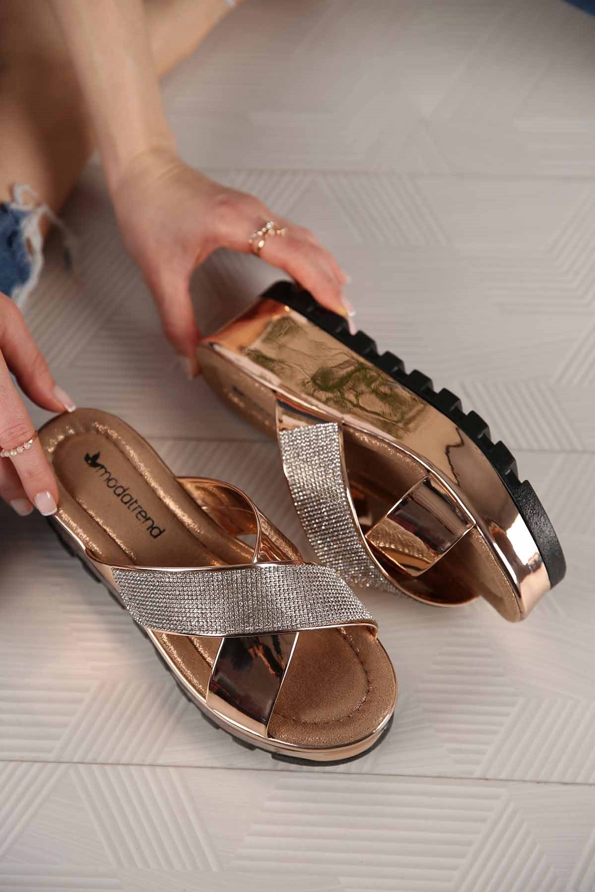 Kadın Çapraz Bantlı Taşlı Terlik BAKIR AYNA - Görsel 3