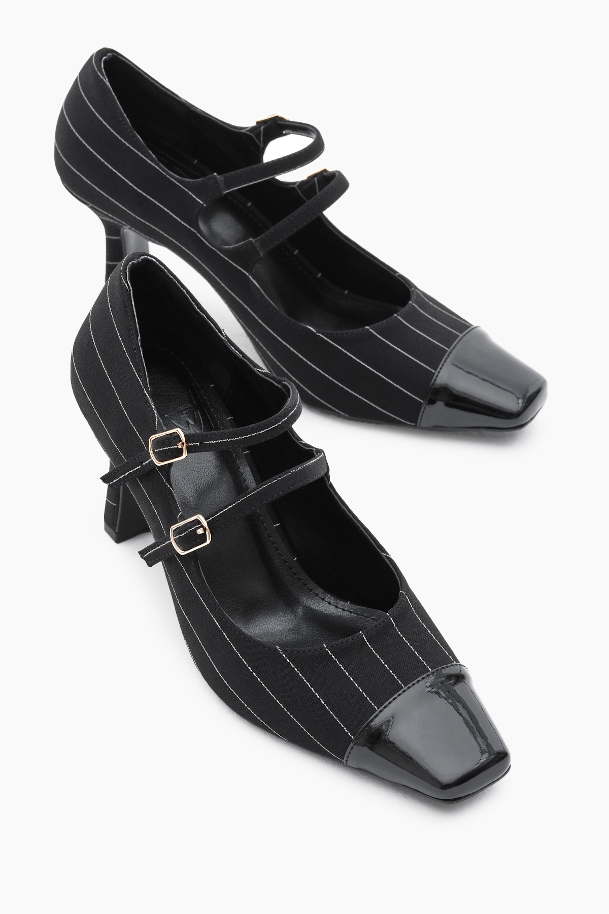 Kadın Siyah Neolit Taban Çift Tokalı Çizgili Desen Sivri Burunlu Topuklu Ayakkabı - Görsel 4