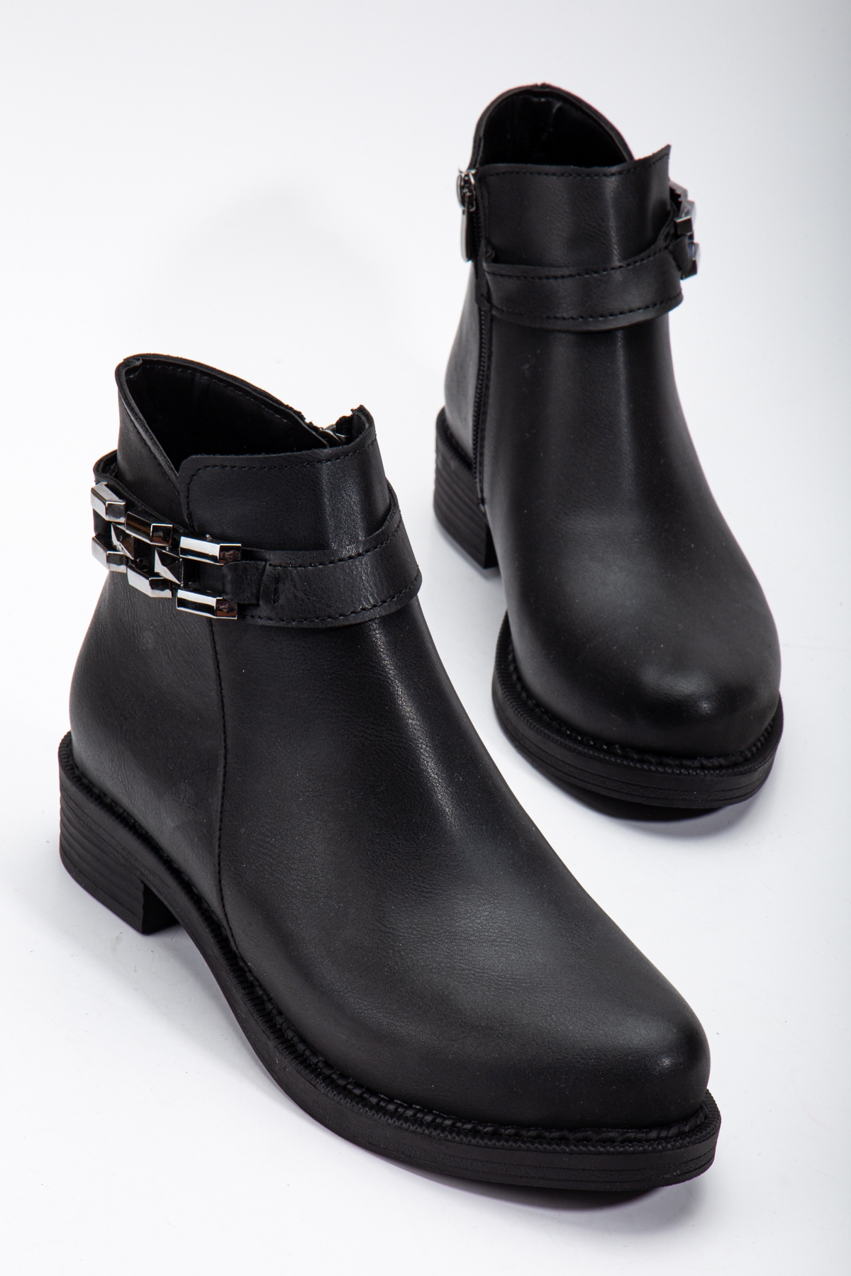 Kadın Siyah Cilt Termo Taban Zincir Detaylı Fermuarlı Kısa Topuklu Bot - Görsel 2