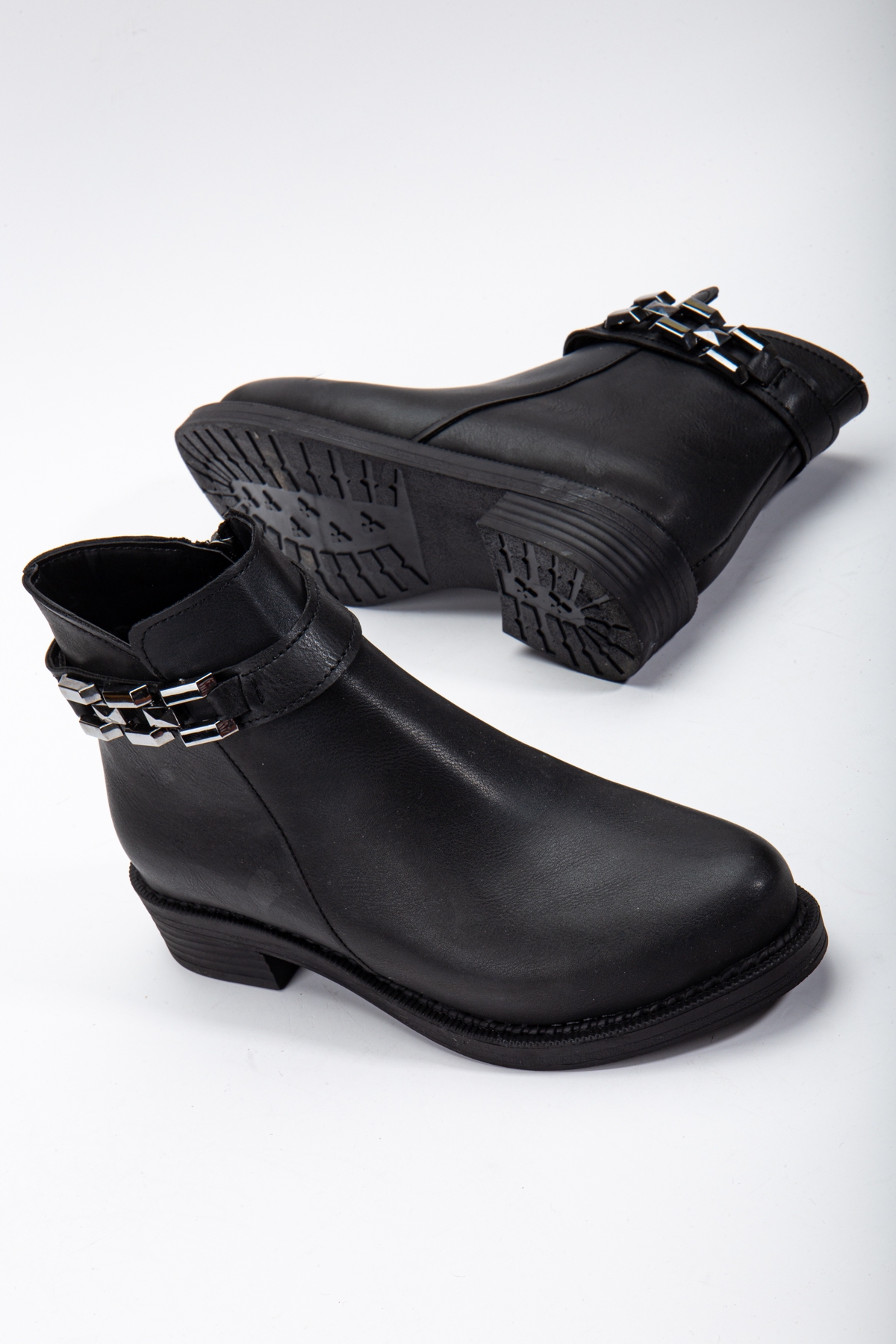 Kadın Siyah Cilt Termo Taban Zincir Detaylı Fermuarlı Kısa Topuklu Bot - Görsel 4