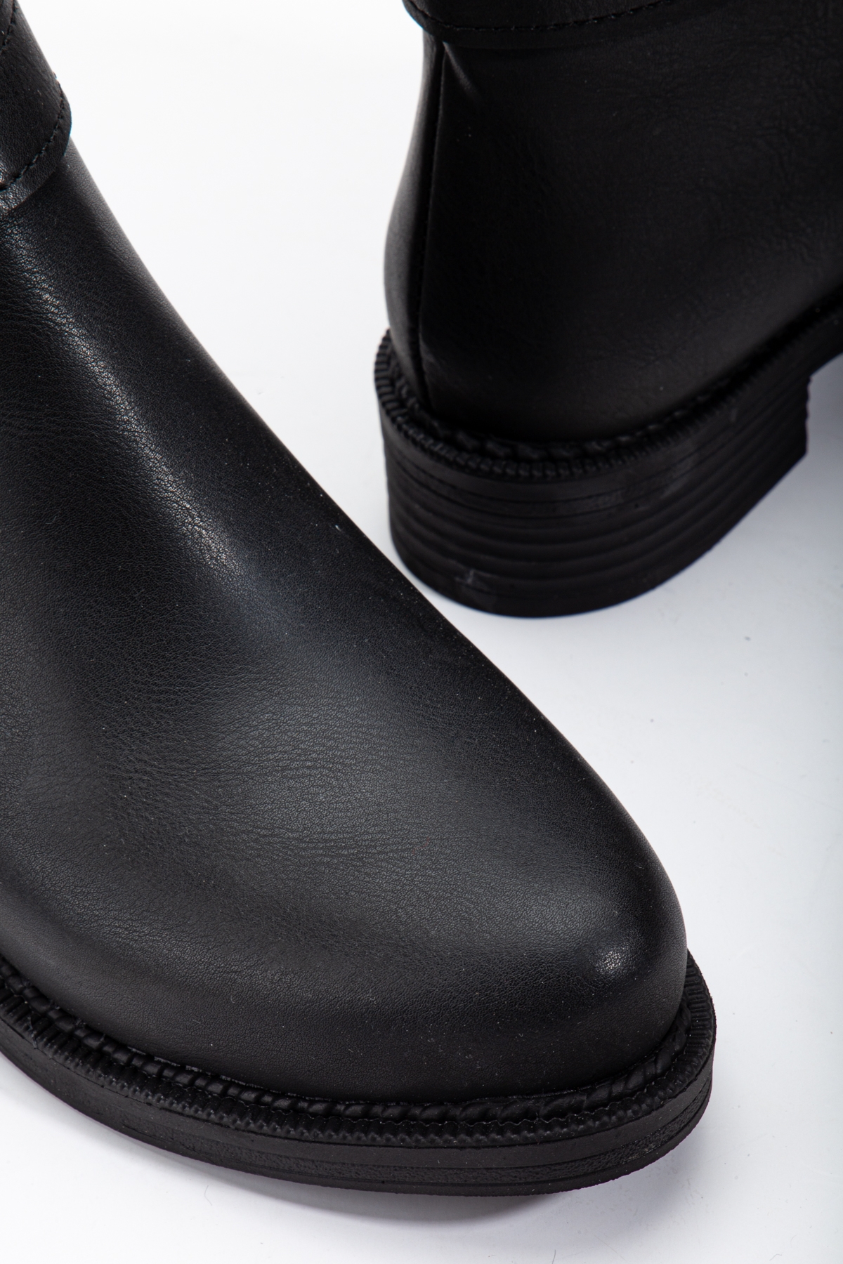 Kadın Siyah Cilt Termo Taban Zincir Detaylı Fermuarlı Kısa Topuklu Bot - Görsel 5