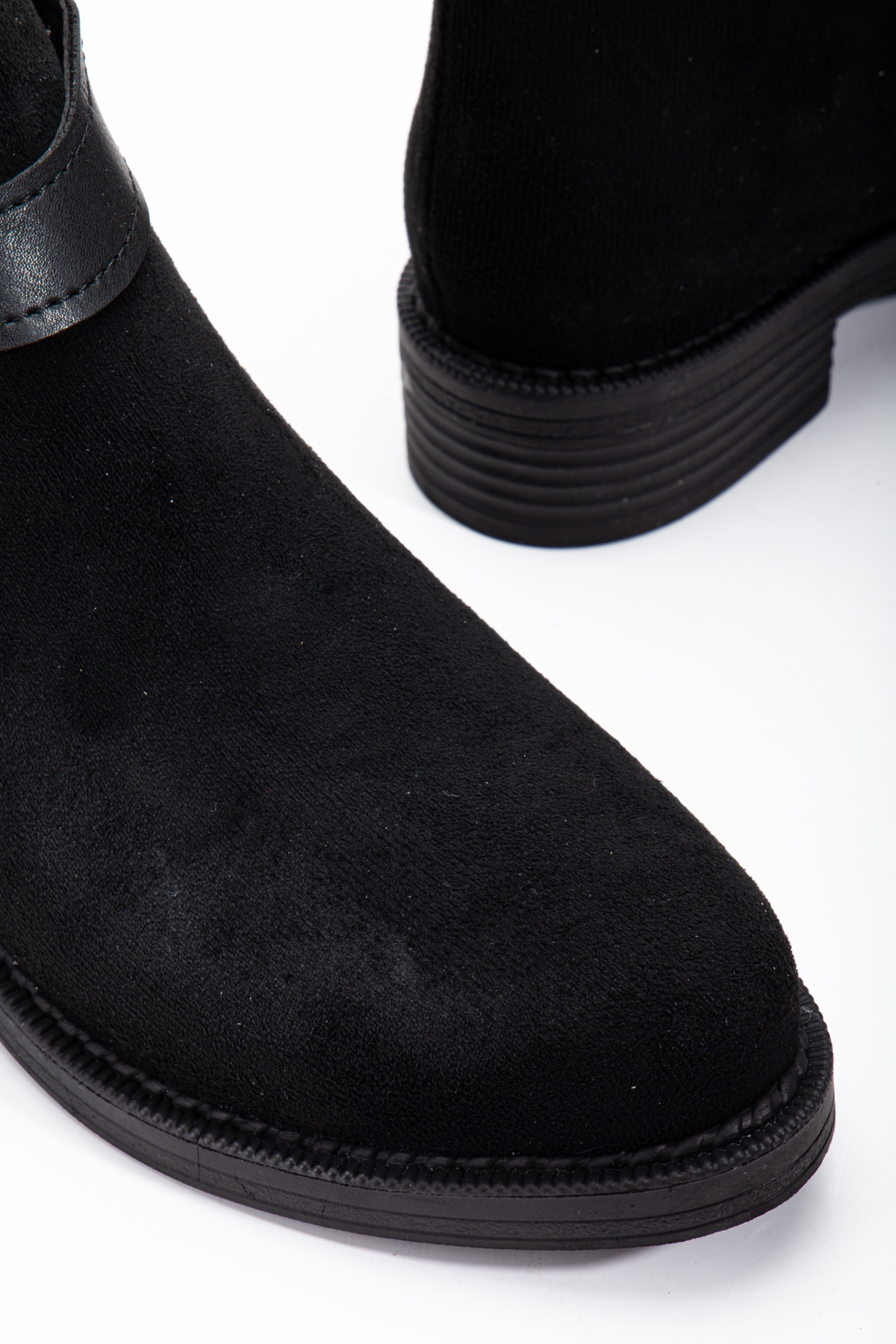 Kadın Siyah Süet Termo Taban Zincir Detaylı Fermuarlı Kısa Topuklu Bot - Görsel 5