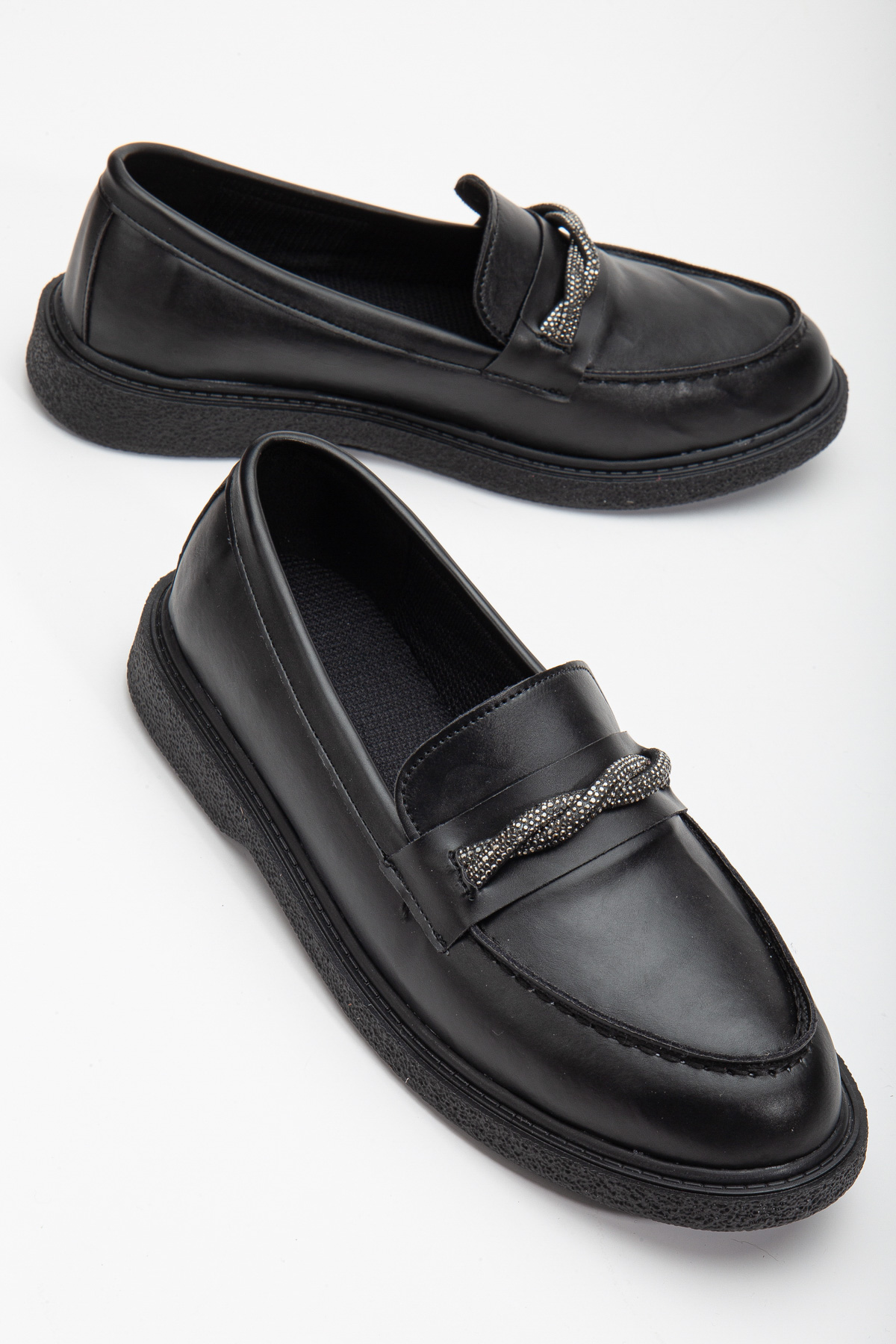 Kadın Siyah Cilt Rahat Kalıp Önü Sarmal Taşlı Günlük Loafer - Görsel 2