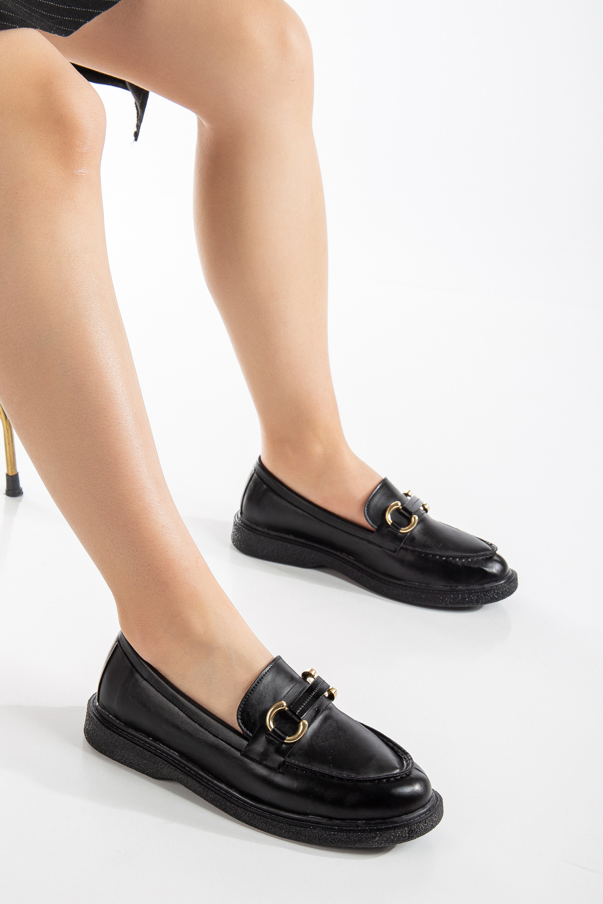 Kadın Siyah Cilt Rahat Kalıp Önü Tokalı Günlük Loafer - Görsel 3