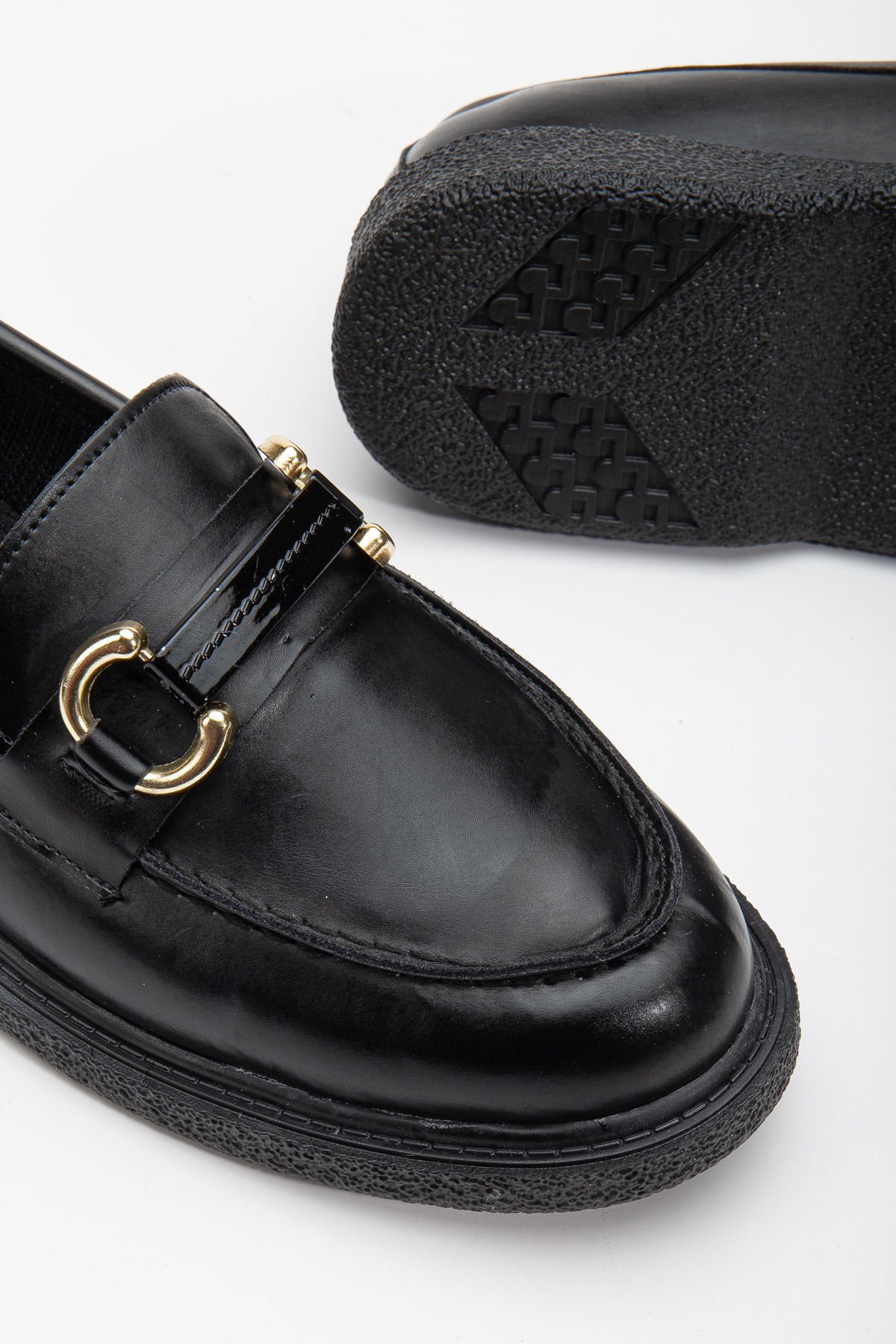 Kadın Siyah Cilt Rahat Kalıp Önü Tokalı Günlük Loafer - Görsel 4