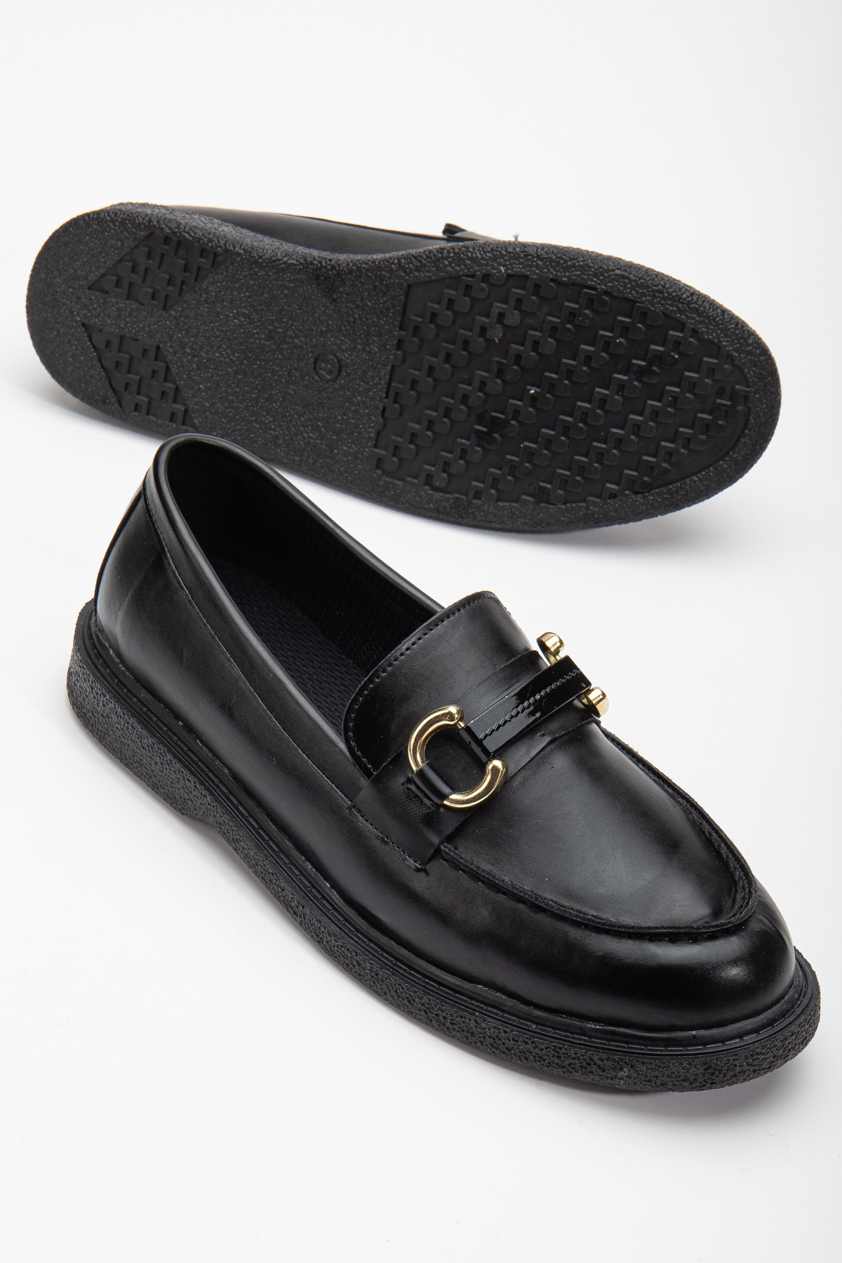 Kadın Siyah Cilt Rahat Kalıp Önü Tokalı Günlük Loafer - Görsel 5