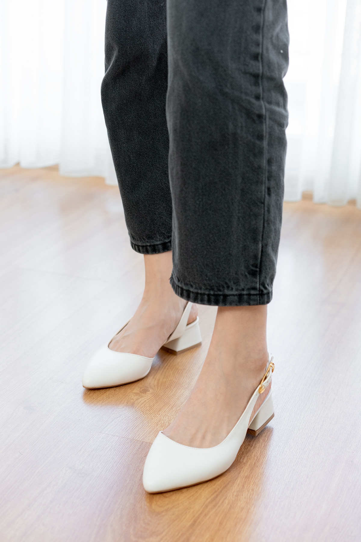 Aura Beyaz Yanı Tokalı (4 cm Topuk Boyu ) Sivri Burun Topuklu Babet Ayakkabı - Görsel 3