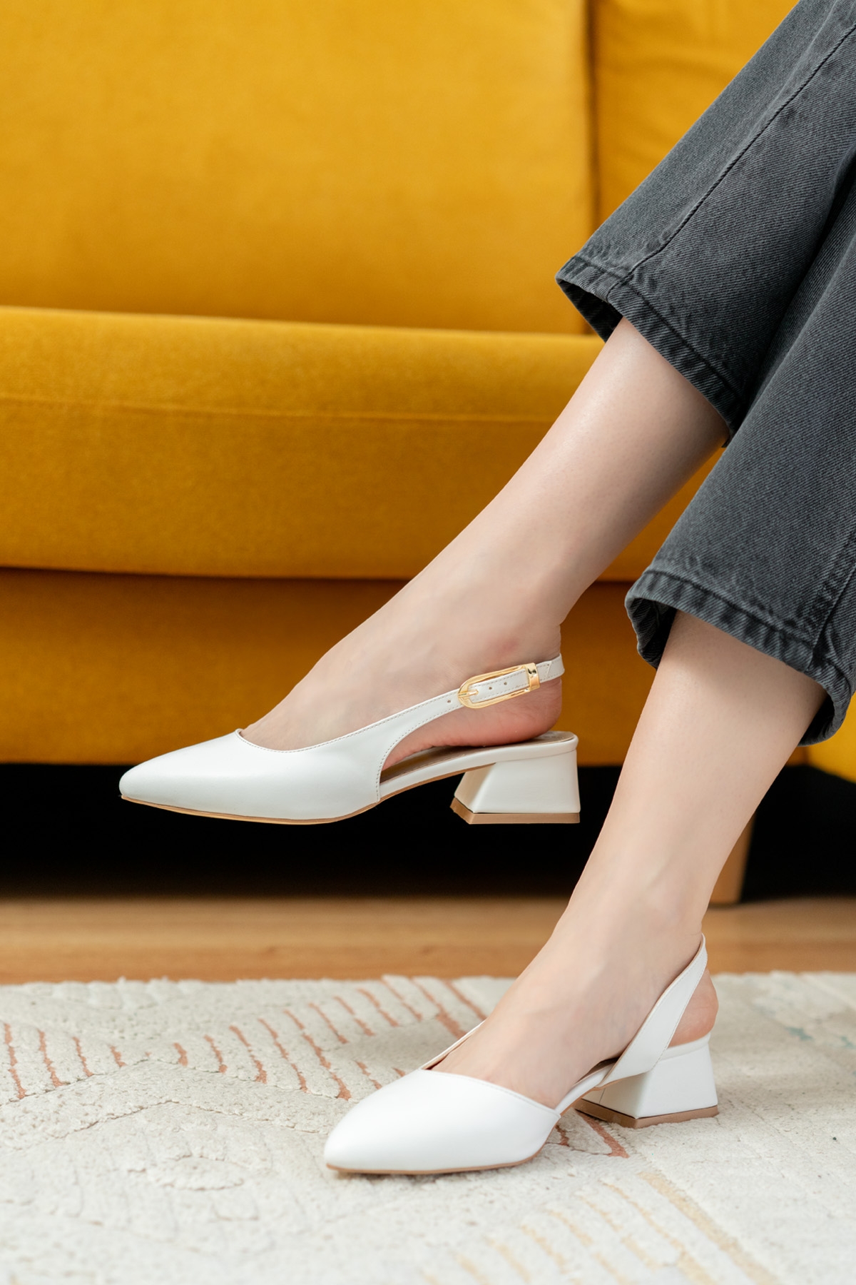 Aura Beyaz Yanı Tokalı (4 cm Topuk Boyu ) Sivri Burun Topuklu Babet Ayakkabı - Görsel 5