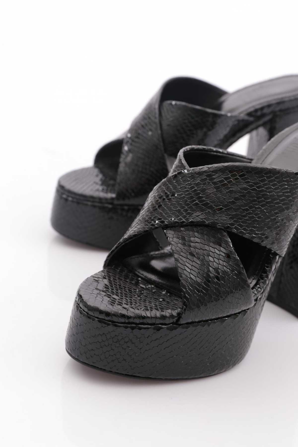 26 Kadin Kalin Taban Çapraz Şerit Terlik - Görsel 5