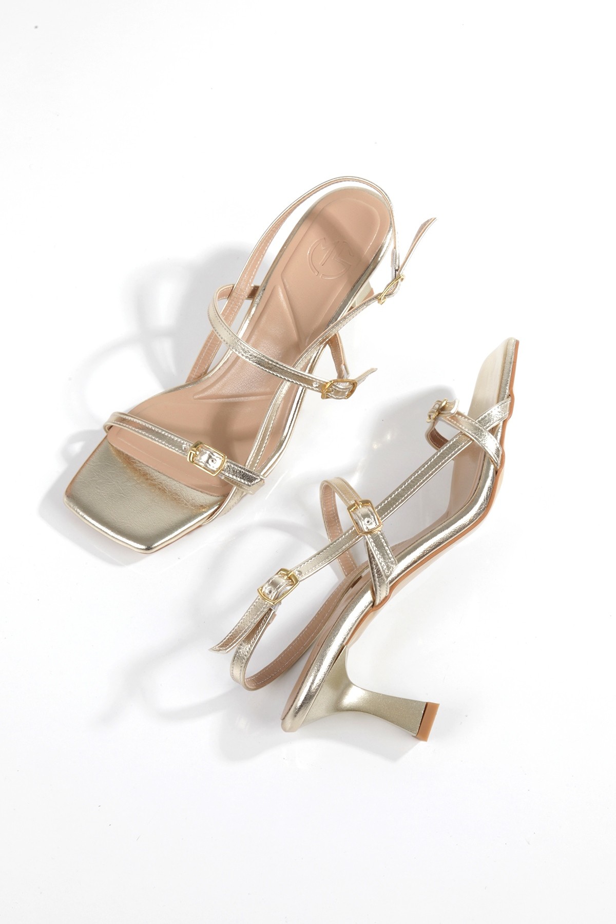 Minifilar Altın Dore Sandalet Kısa Topuklu İnce Bantlı Ayakkabı - Görsel 3