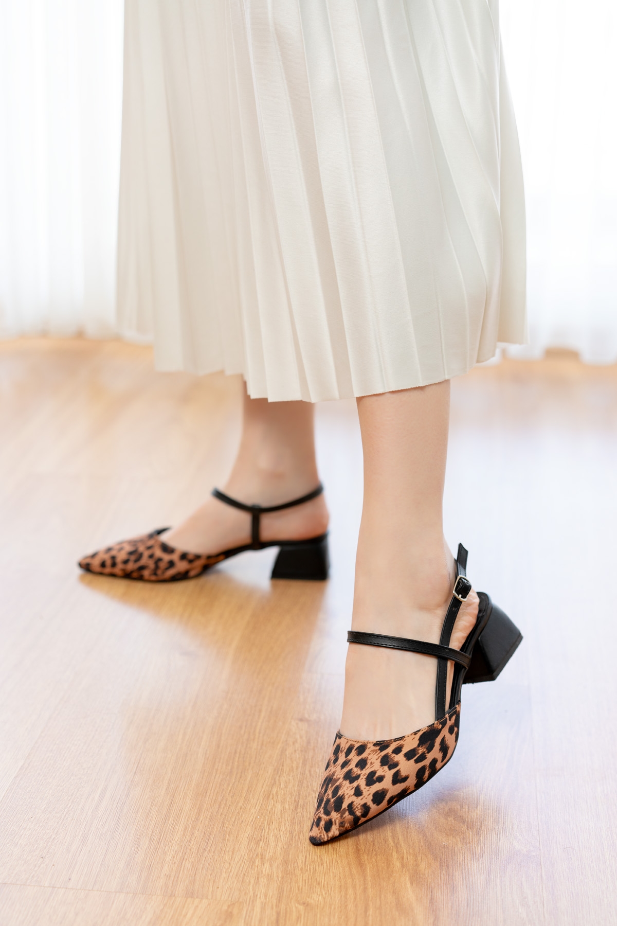 Elsa Leopar Bileğe Dolamalı (4 cm Topuk Boyu ) Sivri Burun Topuklu Babet Ayakkabı - Görsel 4