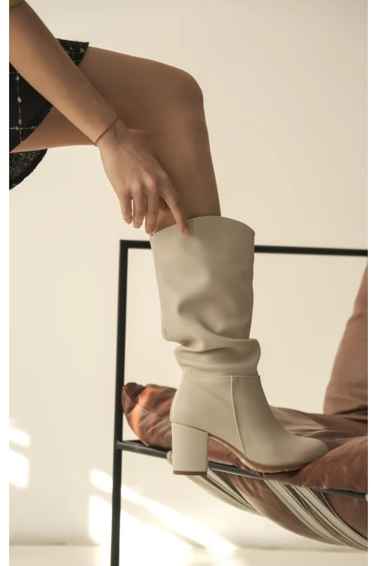 Suni Deri Büzgülü Kadın Çizme - Görsel 3