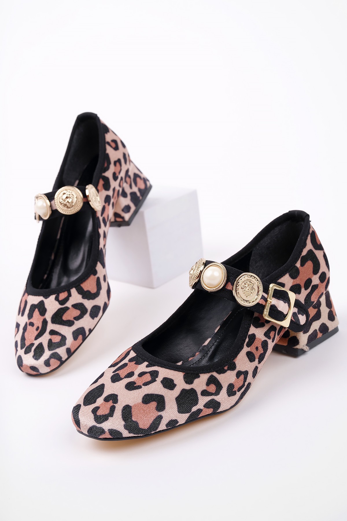 PREETİ Broş Detaylı Tek Bantlı Günlük Kadın Topuklu Ayakkabı - Görsel 7