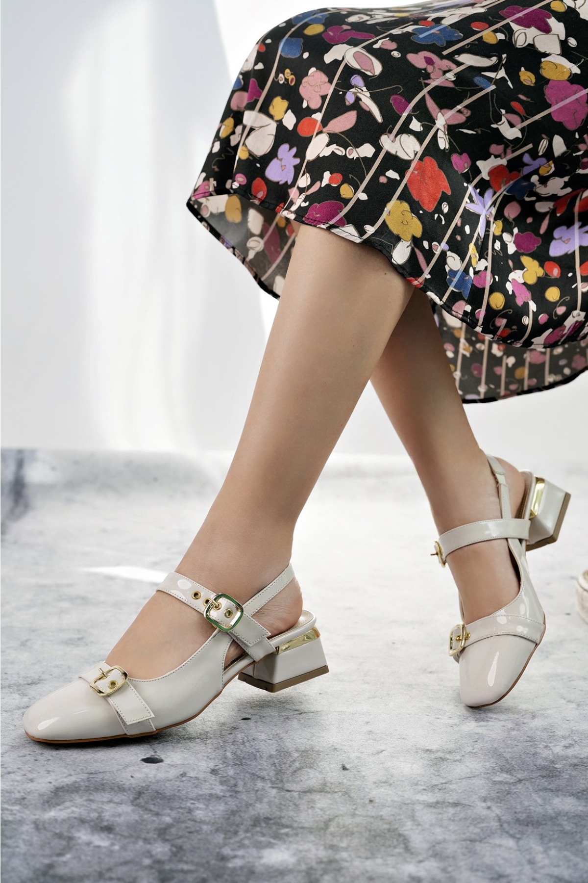 YUQİ Arkası Açık Küt Burun Çift Kemerli Kadın Günlük Klasik Kısa Topuklu Ayakkabı - Görsel 2