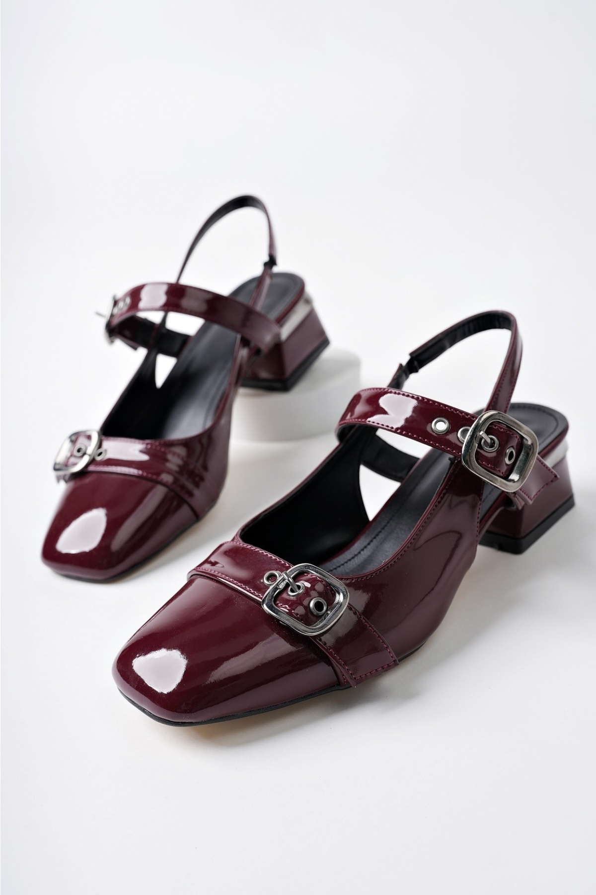 YUQİ Arkası Açık Küt Burun Çift Kemerli Kadın Günlük Klasik Kısa Topuklu Ayakkabı - Görsel 8