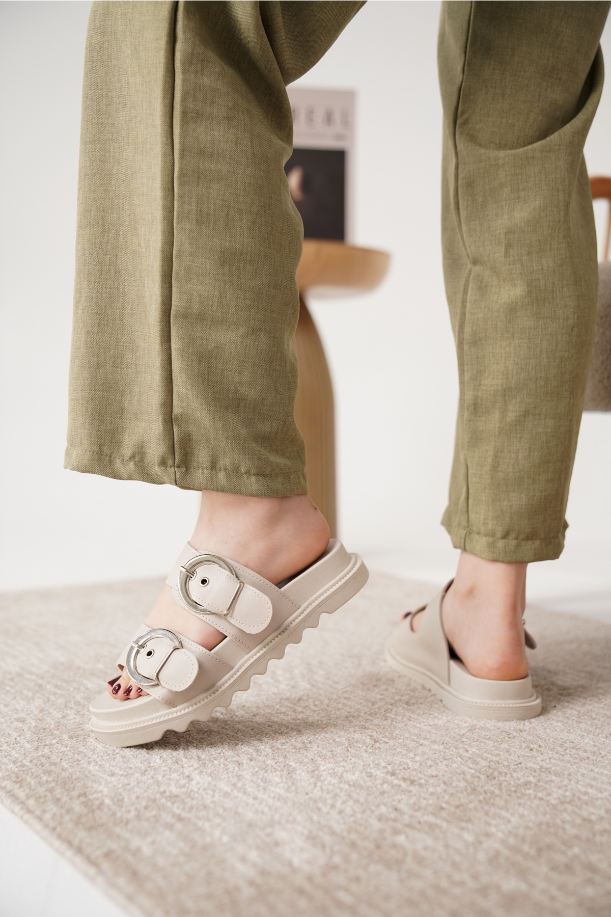 D0793 Günlük Ortopedik Çift Toka Konforlu Terlik - Görsel 6