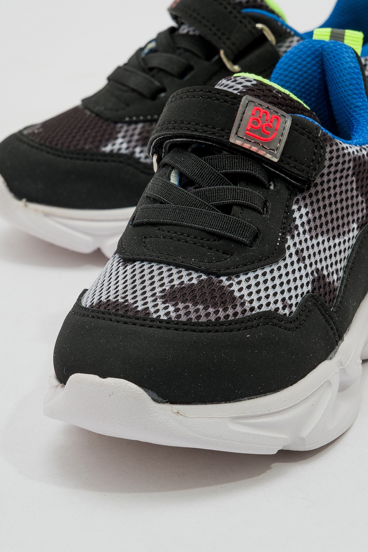 Erkek Çocuk Siyah Işıklı Spor Ayakkabı - Görsel 3
