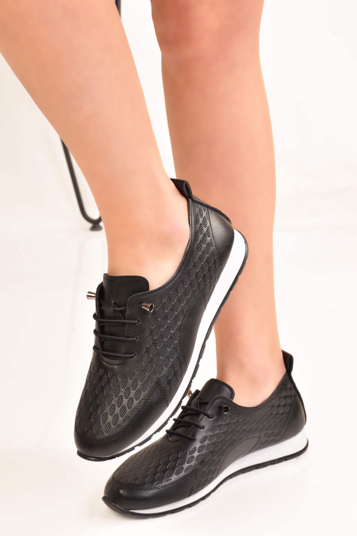 ANNE& KADIN LASTİKLİ ORTOPEDİK MODEL GÜNLÜK PETEK DESENLİ SPOR AYAKKABI - Görsel 3