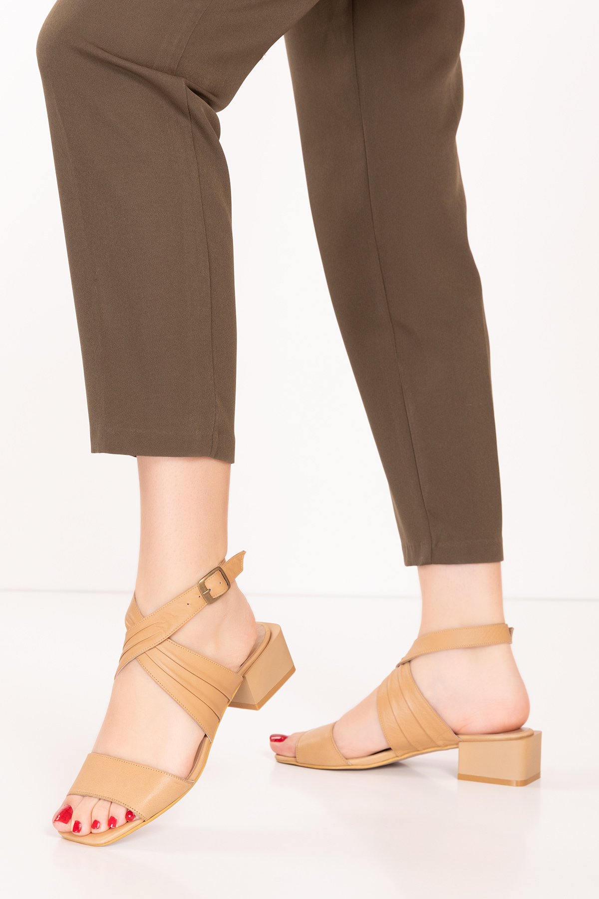 Gondol Kadın Hakiki Deri Tek Bantlı Kısa Topuklu Ayakkabı ast.2001 - Görsel 3