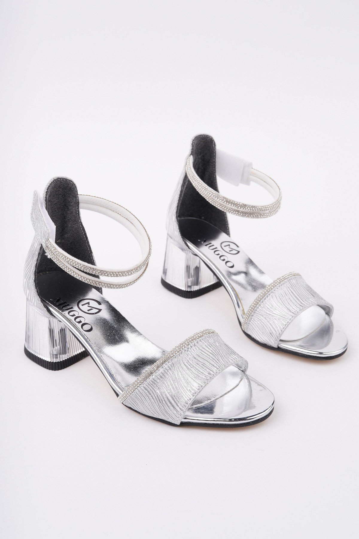 NOŞA Bilekten Bağlamalı Simli Kız Çocuk Kısa Topuklu Ayakkabı - Görsel 3