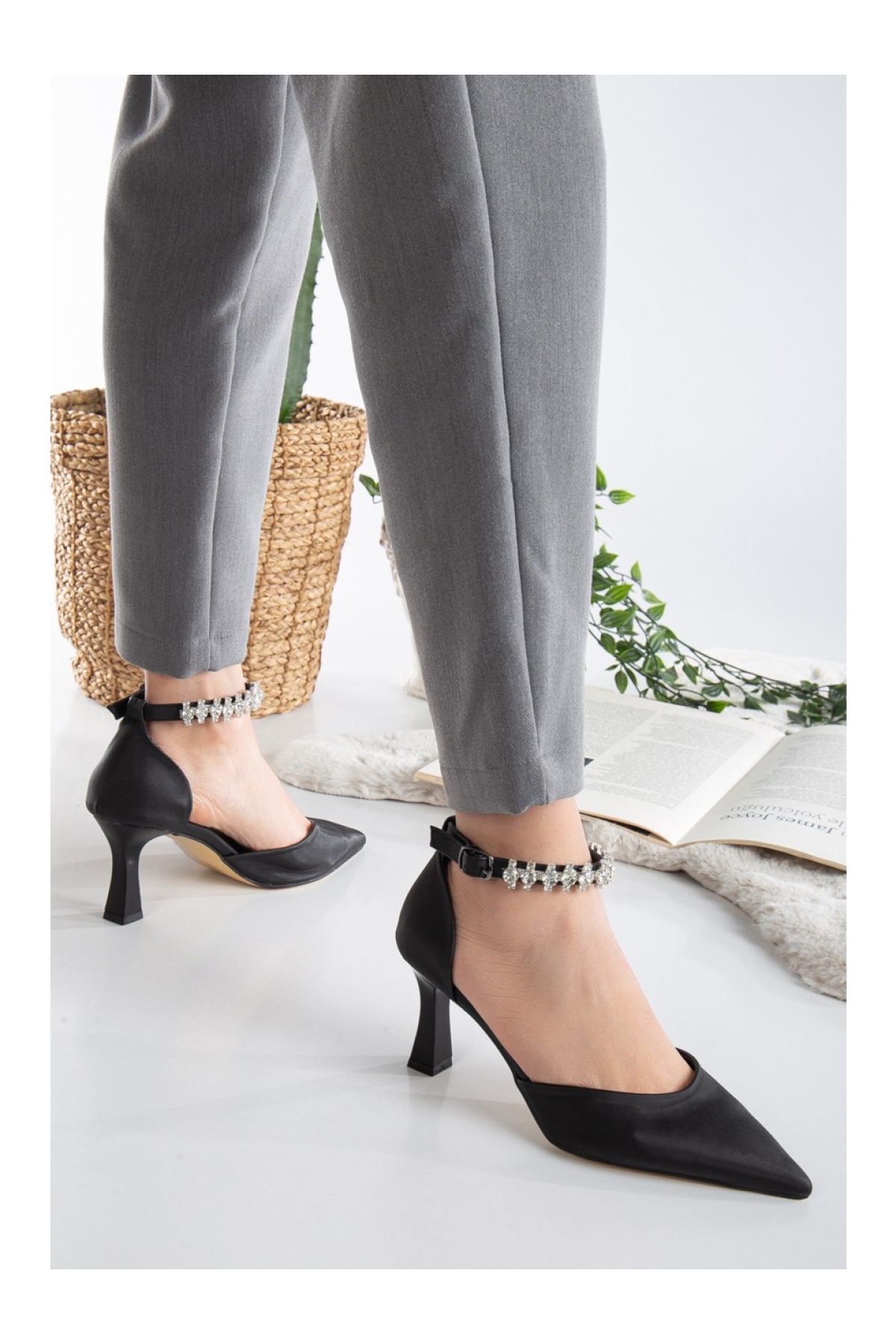 Seribo Bilek Taş Detaylı Arkası Açık Stiletto Kadın Topuklu Ayakkabı - Görsel 5