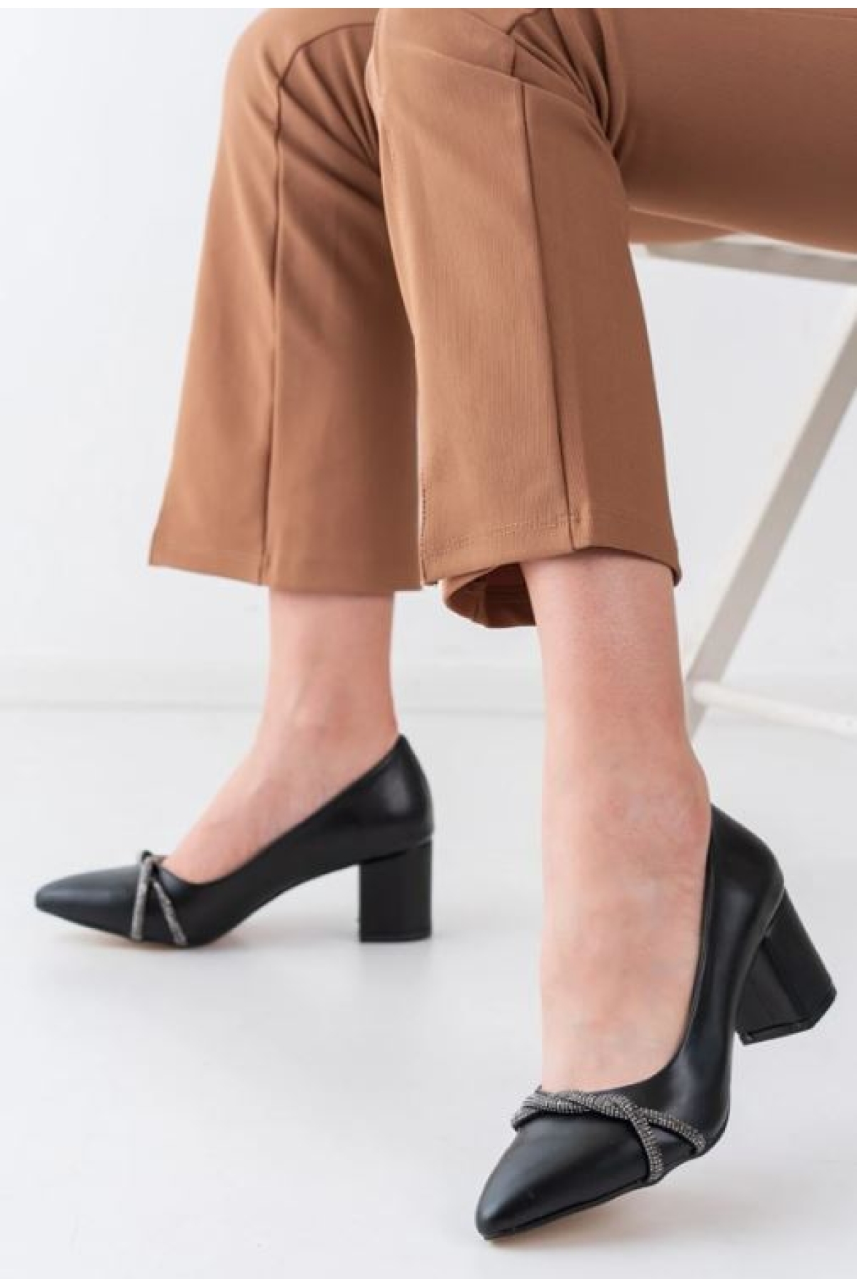 Örgü Taş Dekolteli Kalın Topuk Kadın Topuklu Ayakkabı Sitiletto - Görsel 2
