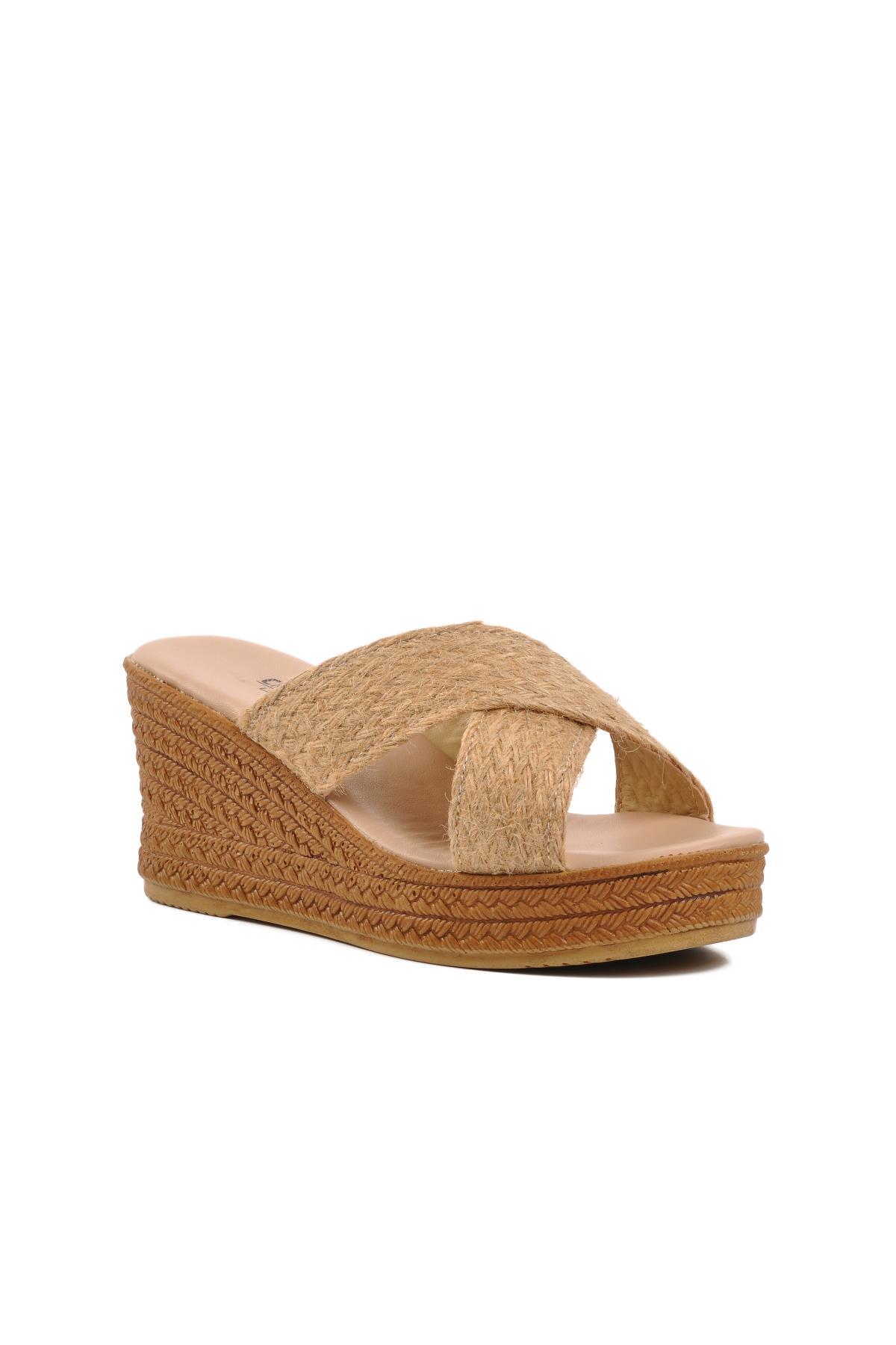 22656 Bej Kadın Dolgu Topuk Terlik - Görsel 2