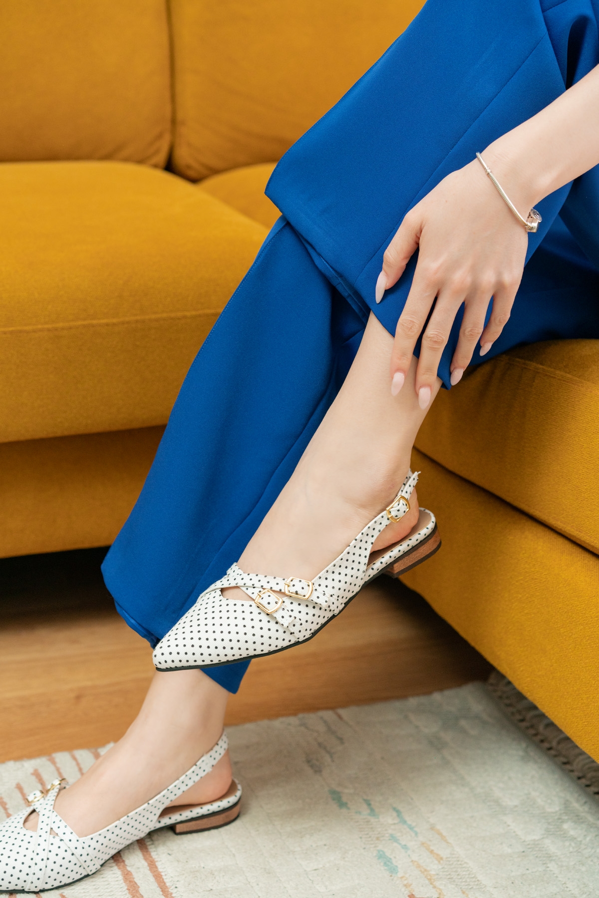 Pably Beyaz Puantiye ( 2 cm Topuklu ) Sivri Burun Ayakkabı - Görsel 4