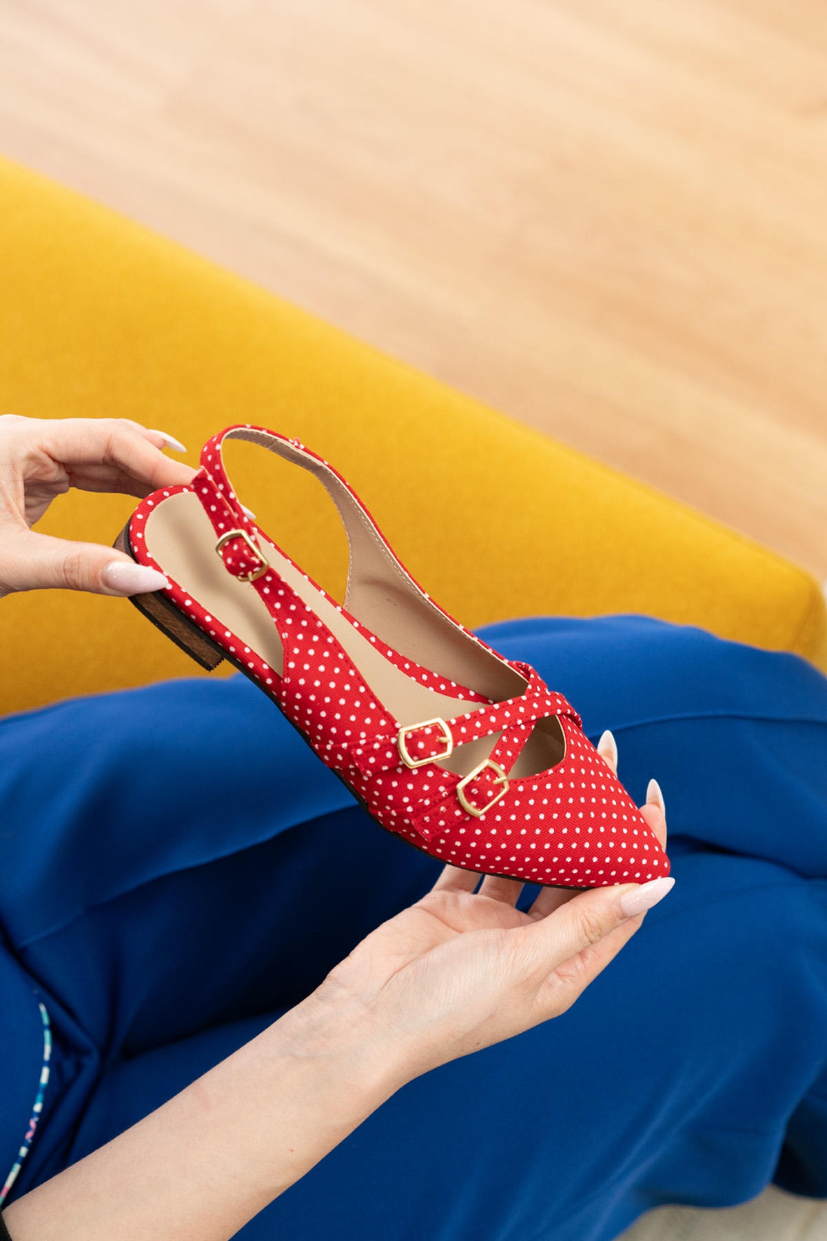 Pably Kırmızı Puantiye ( 2 cm Topuklu ) Sivri Burun Ayakkabı - Görsel 3