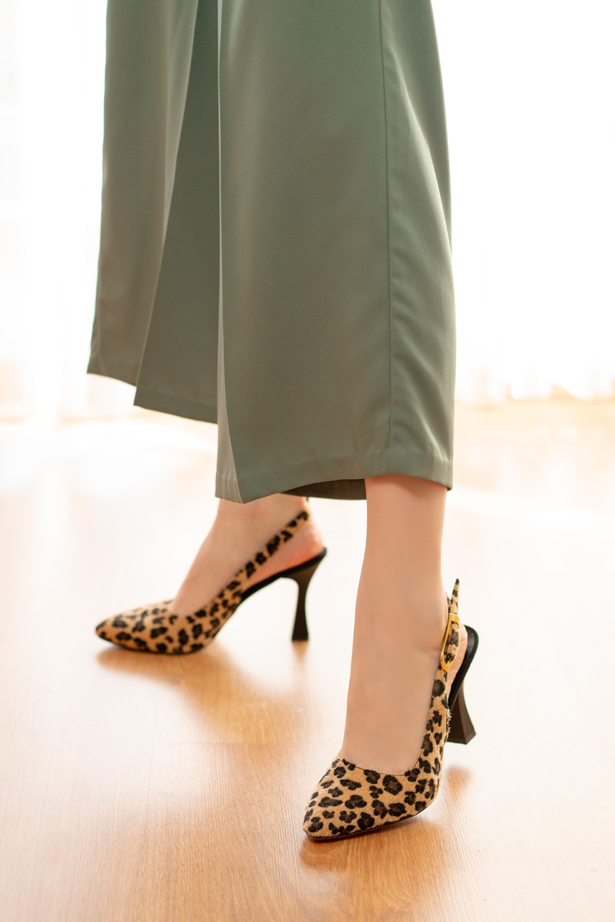 Elanor Leopar Siyah Yanı Tokalı (8 cm) Sivri Burun Topuklu Ayakkabı - Görsel 4