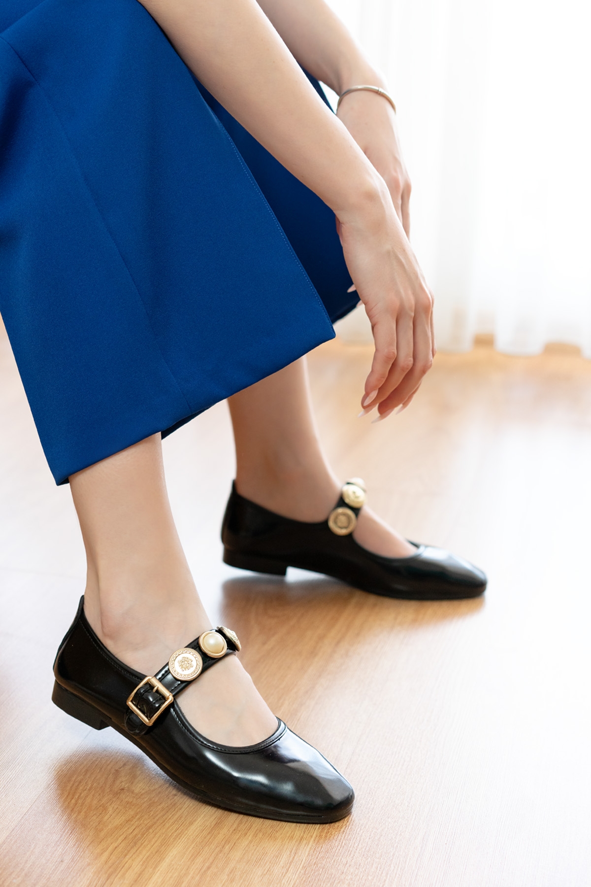 Myra Siyah Rugan Bareti Aksesuarlı ( 1 cm Topuklu ) Baretli Yuvarlık Burun Babet - Görsel 4