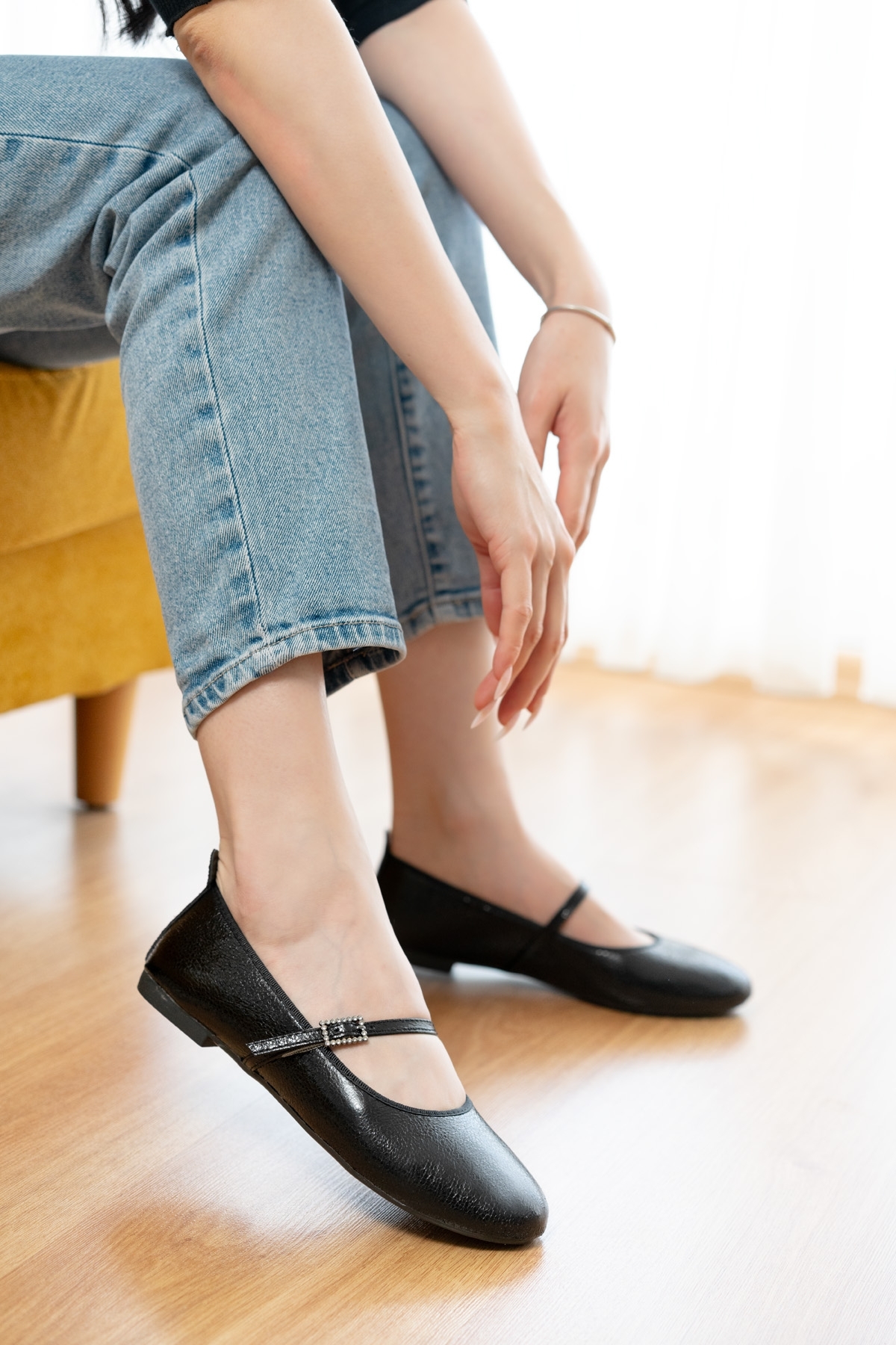 Armi Siyah Kırışık Rugan Taşlı Baretli ( 1 cm Topuklu ) Yuvarlık Burun Babet - Görsel 4