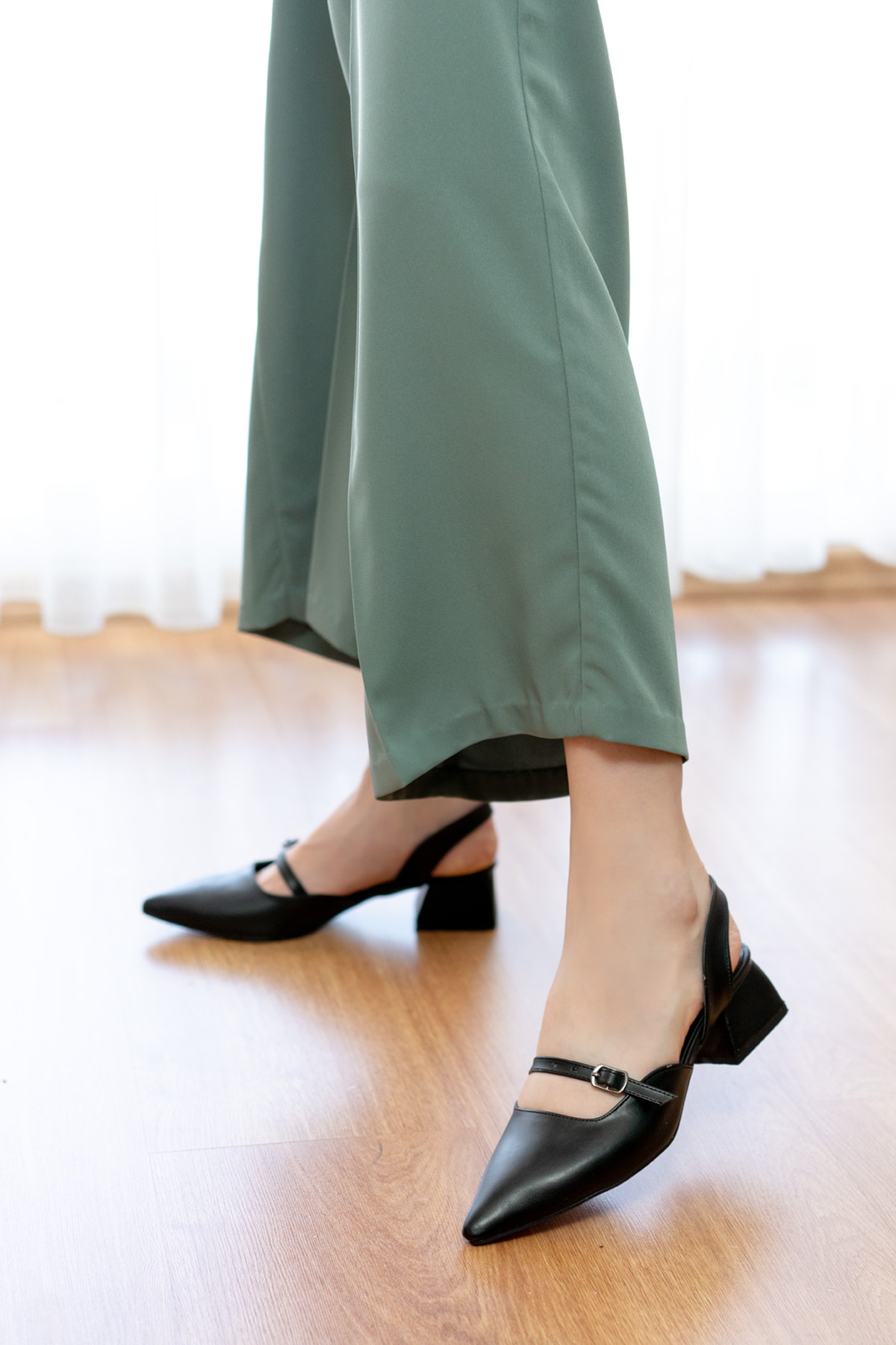 Lovis Siyah Önü Baretli ( 4 cm Topuklu ) Sivri Burun Topuklu Ayakkabı - Görsel 4