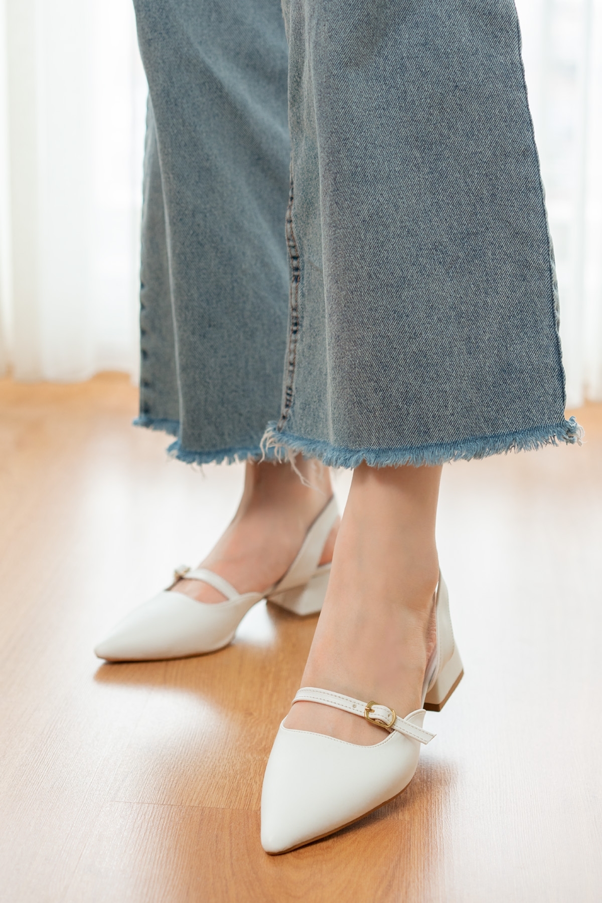 Lovis Beyaz Önü Baretli ( 4 cm Topuklu ) Sivri Burun Topuklu Ayakkabı - Görsel 2