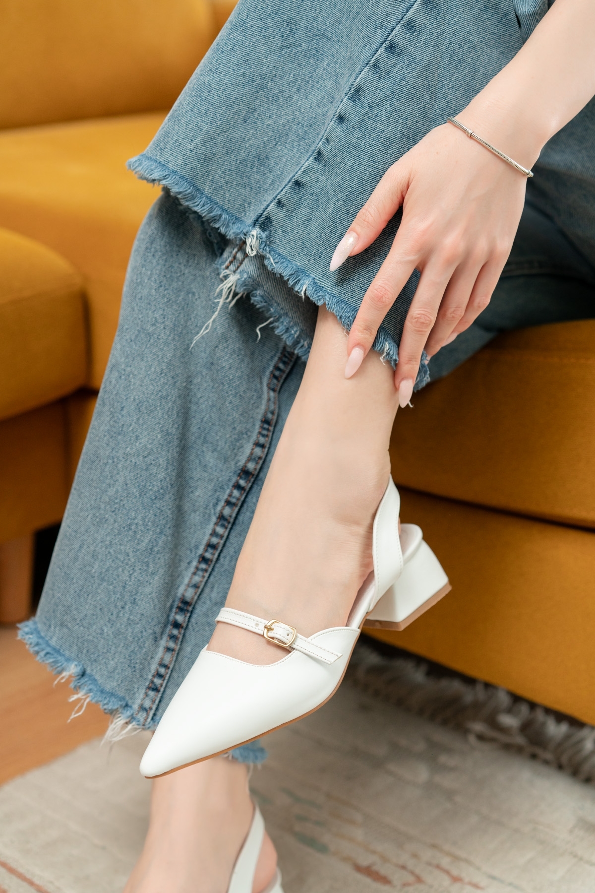 Lovis Beyaz Önü Baretli ( 4 cm Topuklu ) Sivri Burun Topuklu Ayakkabı - Görsel 4