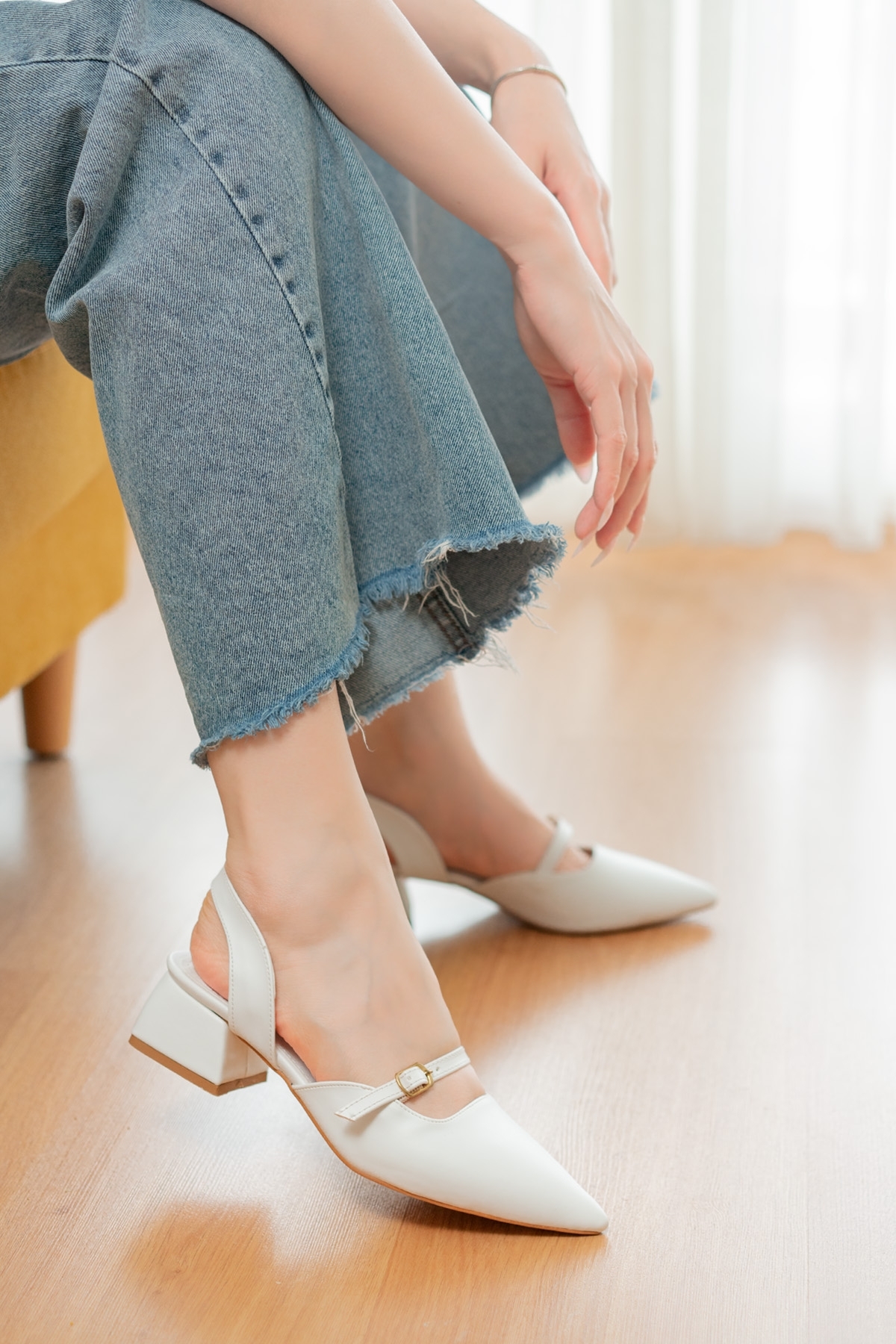 Lovis Beyaz Önü Baretli ( 4 cm Topuklu ) Sivri Burun Topuklu Ayakkabı - Görsel 5