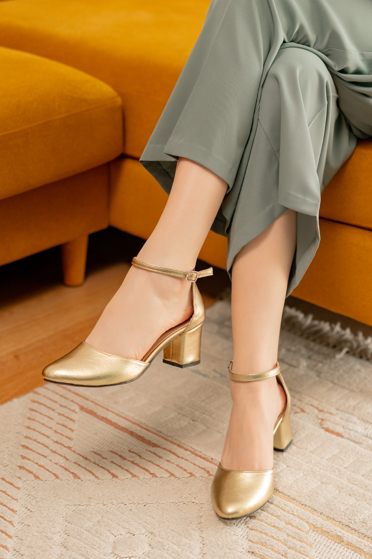 Cordon Gold Yuvarlak Burun ( 5 Cm Topuklu)Topuklu Ayakkabı - Görsel 5