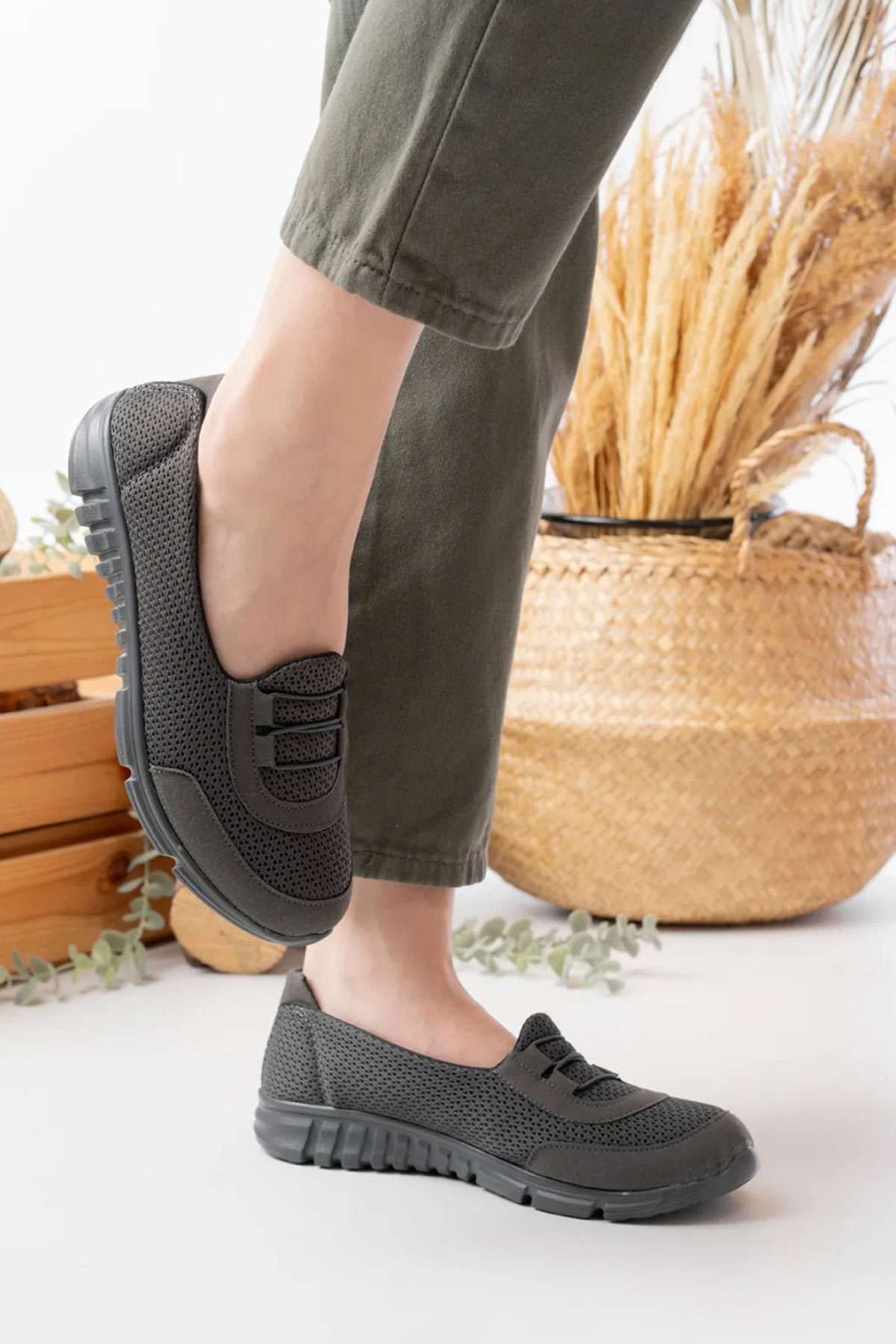 Kadın Günlük Babet Bağcık Detaylı Fileli Anne Ayakkabısı 1021-111-0006 - Görsel 3