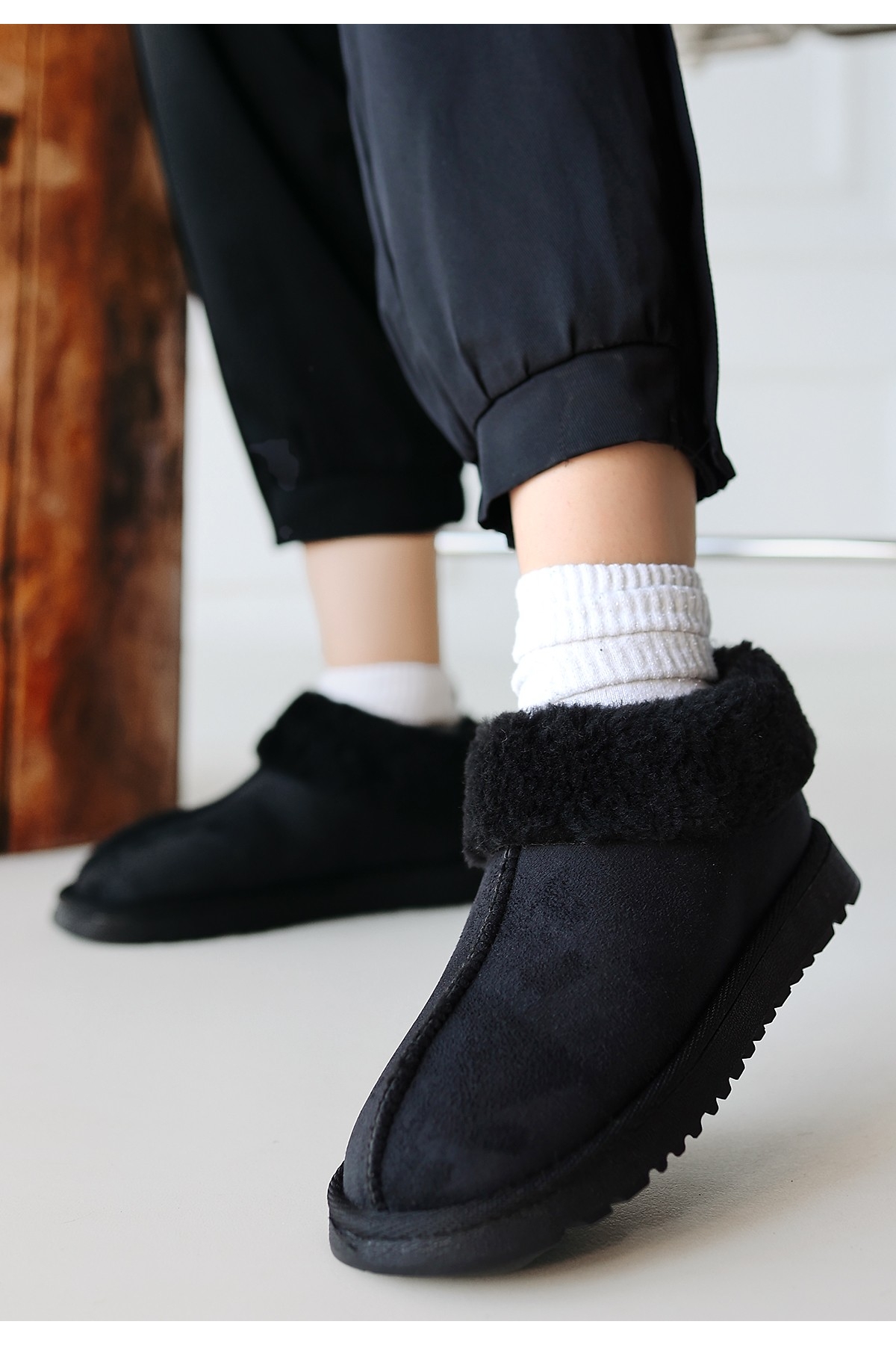 Siyah Süet Kadın Bot - Görsel 2