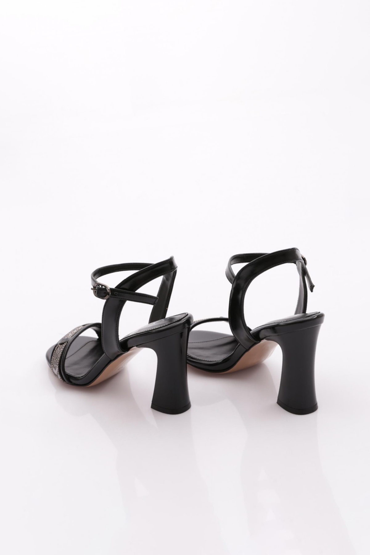 801 Kadin Aksesuarli Topuklu Ayakkabi - Görsel 4