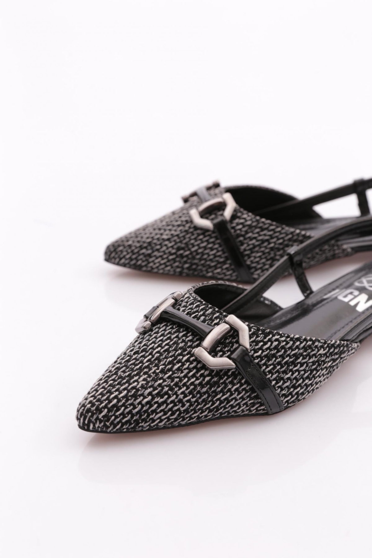 6006 Kadin Metal Aksesuarli Arkadan Bağlamali Babet - Görsel 5