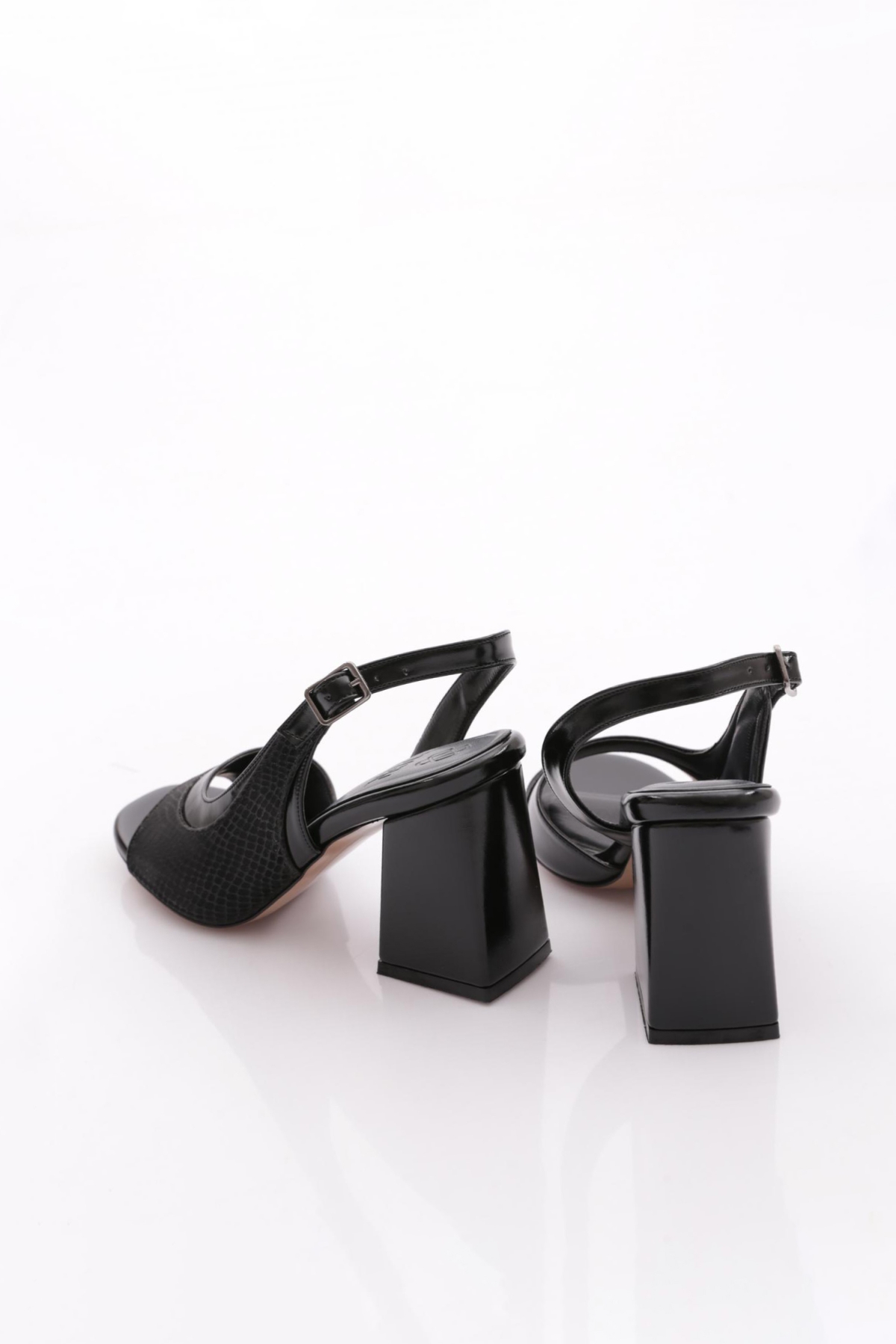 704 Kadin Arkadan Bağlamali Topuklu Ayakkabi - Görsel 4