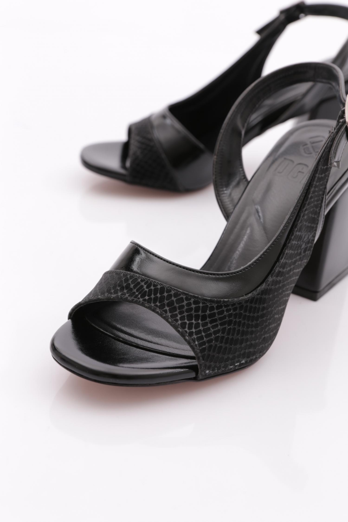 704 Kadin Arkadan Bağlamali Topuklu Ayakkabi - Görsel 5