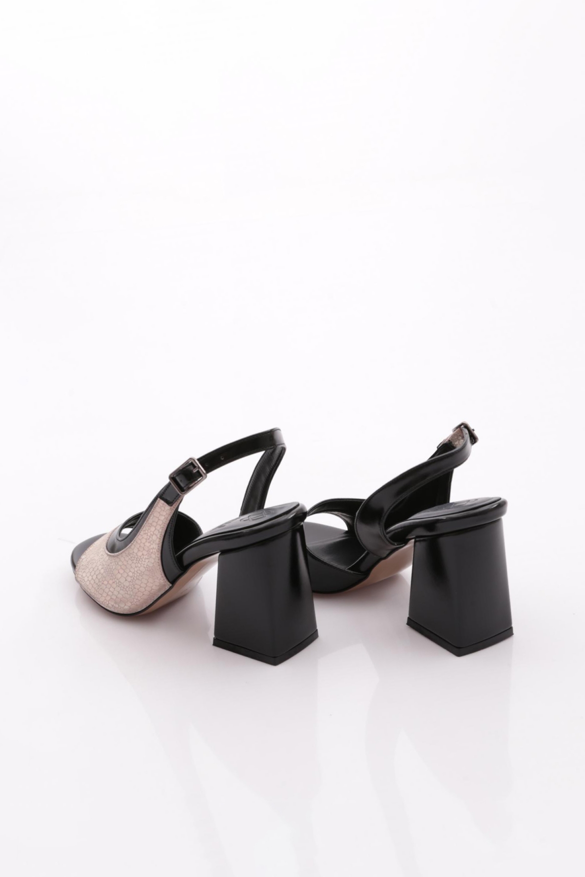 704 Kadin Arkadan Bağlamali Topuklu Ayakkabi - Görsel 4