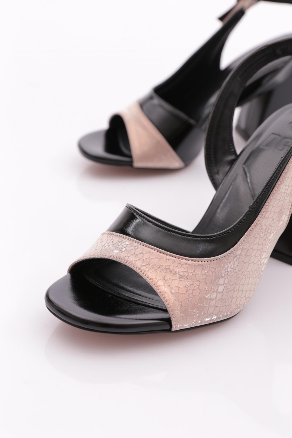 704 Kadin Arkadan Bağlamali Topuklu Ayakkabi - Görsel 5