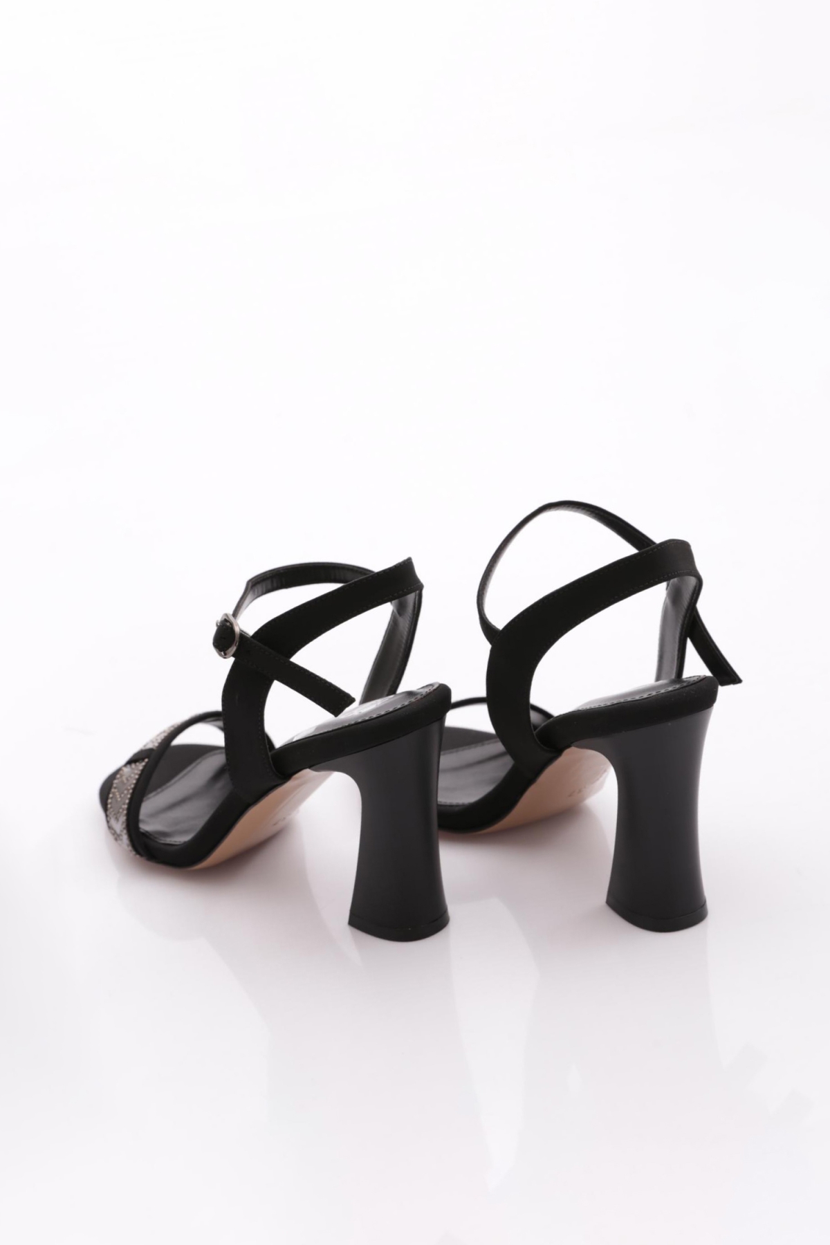 801 Kadin Aksesuarli Topuklu Ayakkabi - Görsel 4