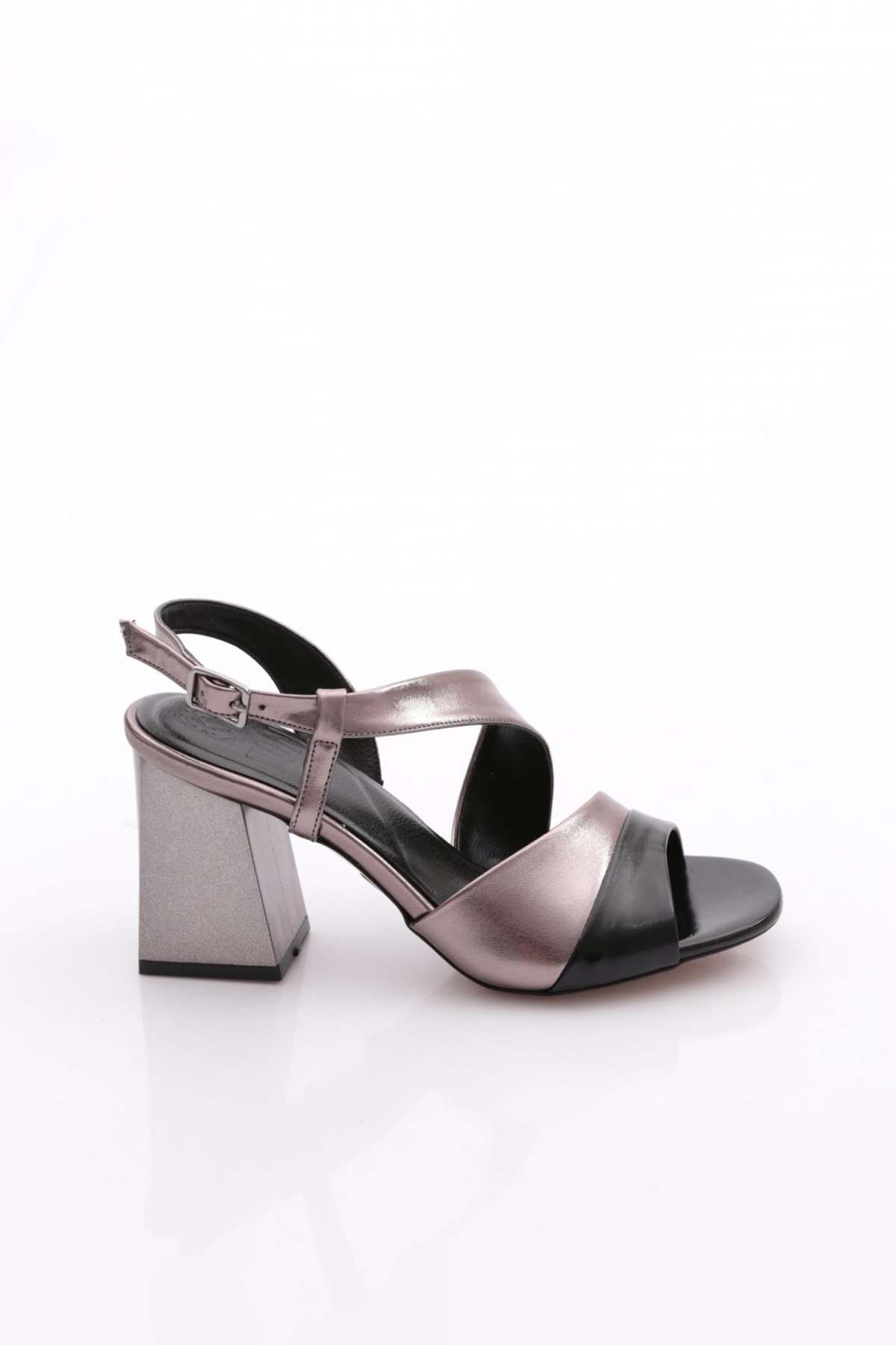 888 Kadin Çapraz Bantli Topuklu Ayakkabi - Görsel 2