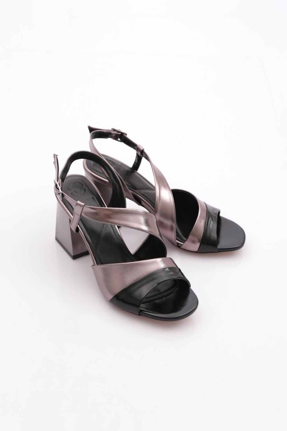 888 Kadin Çapraz Bantli Topuklu Ayakkabi - Görsel 3