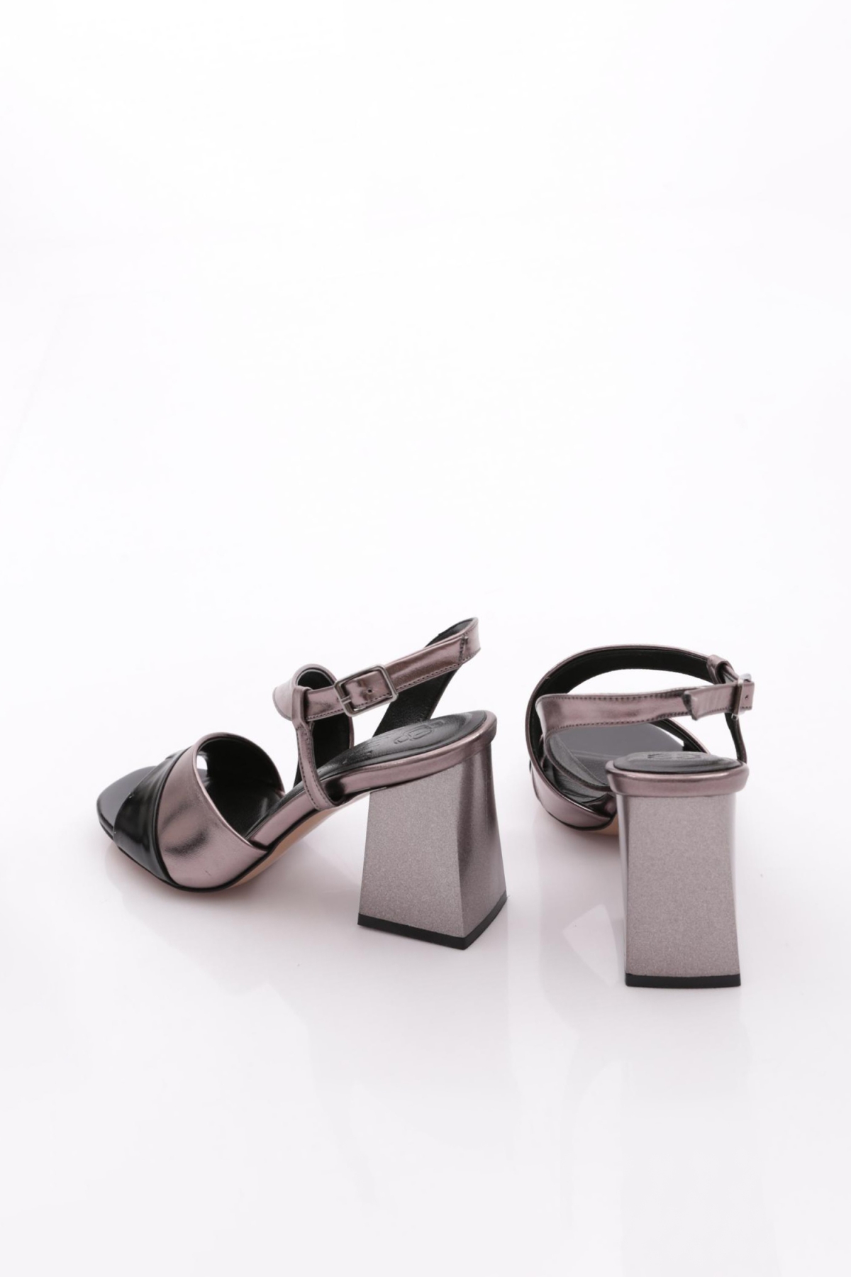 888 Kadin Çapraz Bantli Topuklu Ayakkabi - Görsel 4