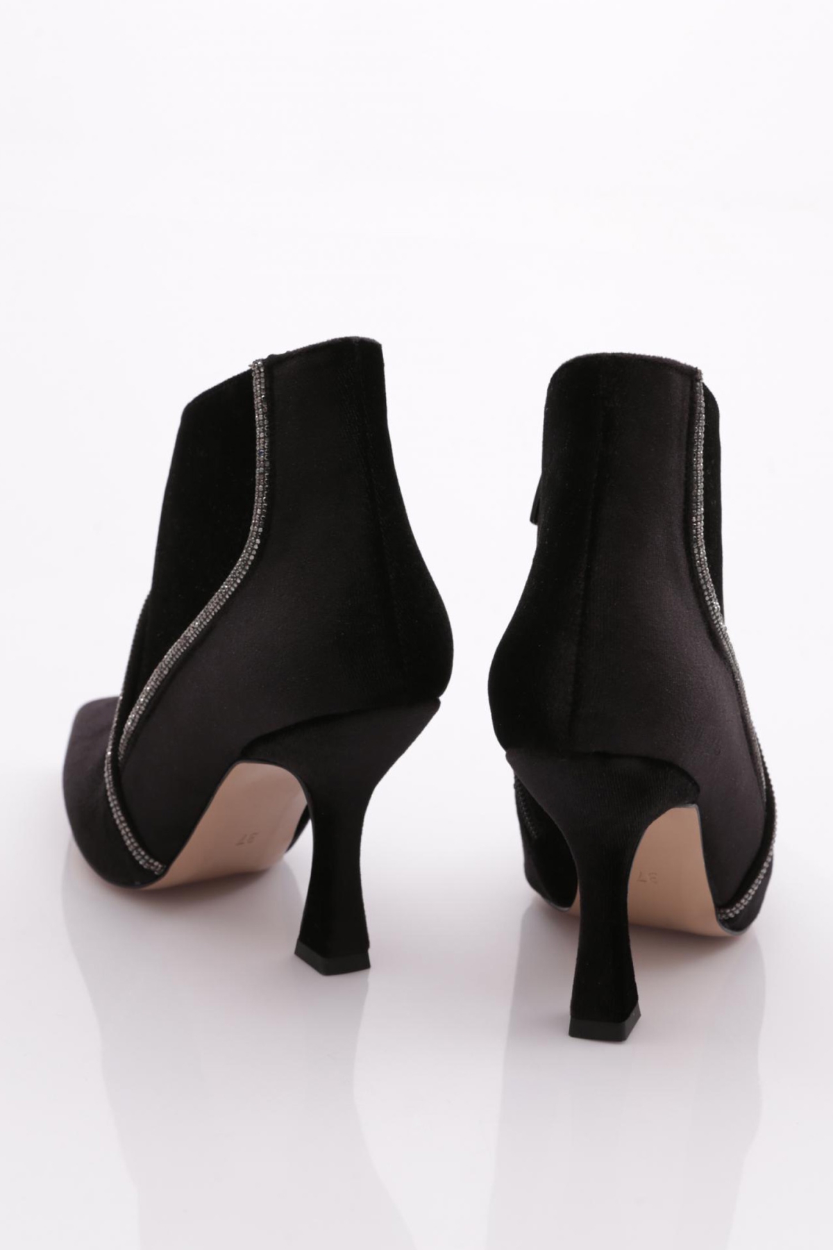 210 Kadin Bot - Görsel 4